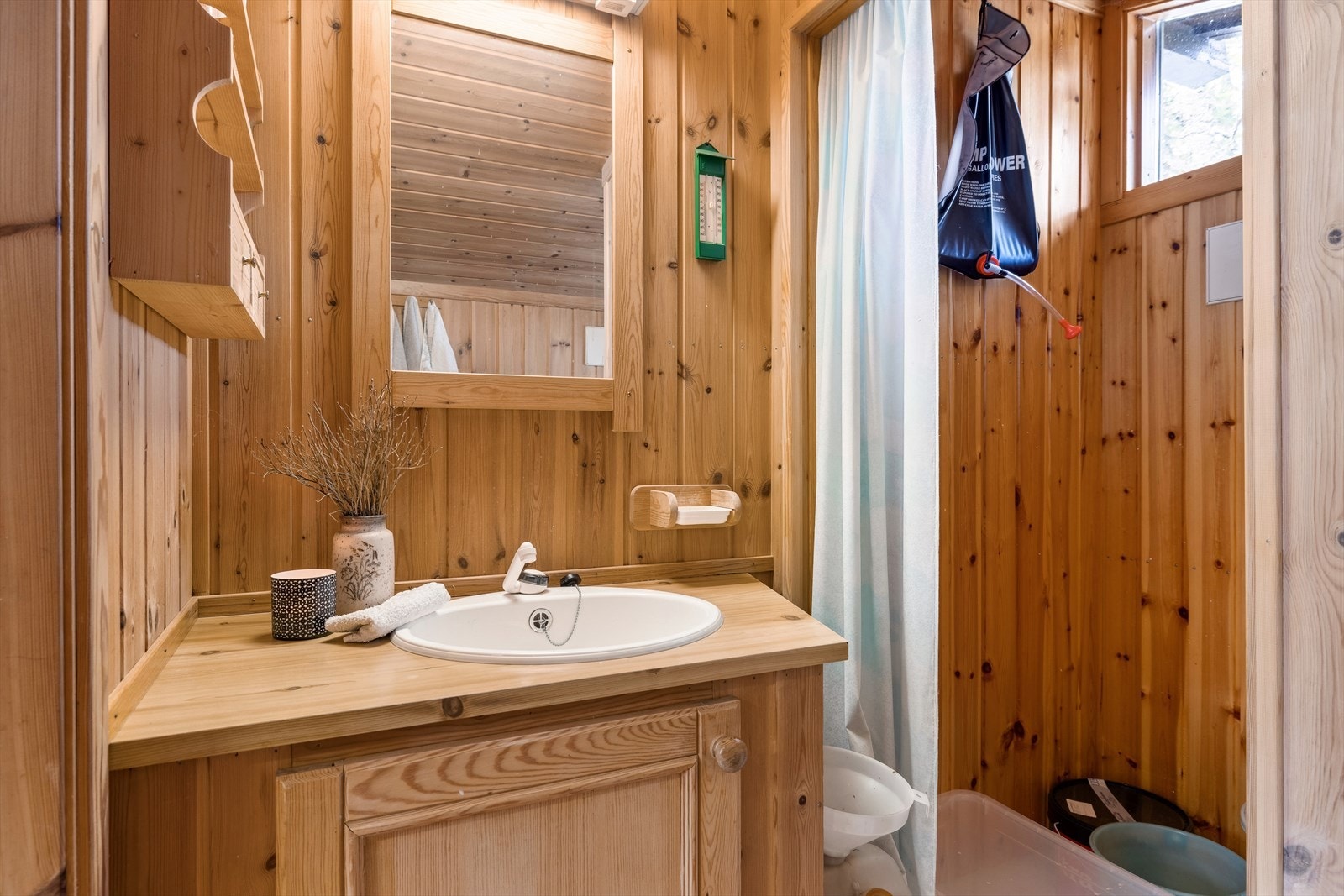 Det er privat brønn hvor en kan hente drikkevann. Galleribilde