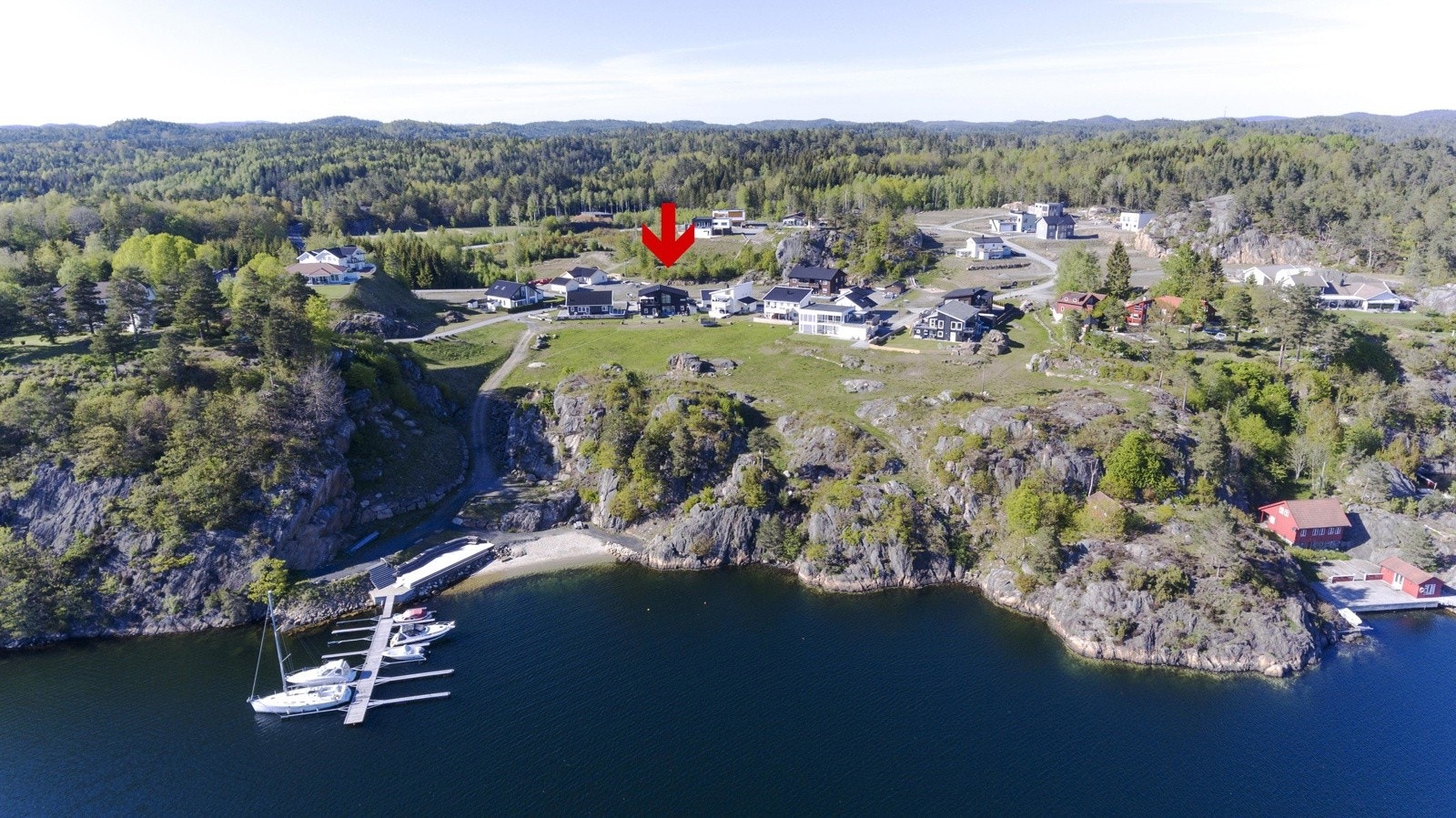 Løvøya boligfelt ligger flott til ved sjøen. Galleribilde