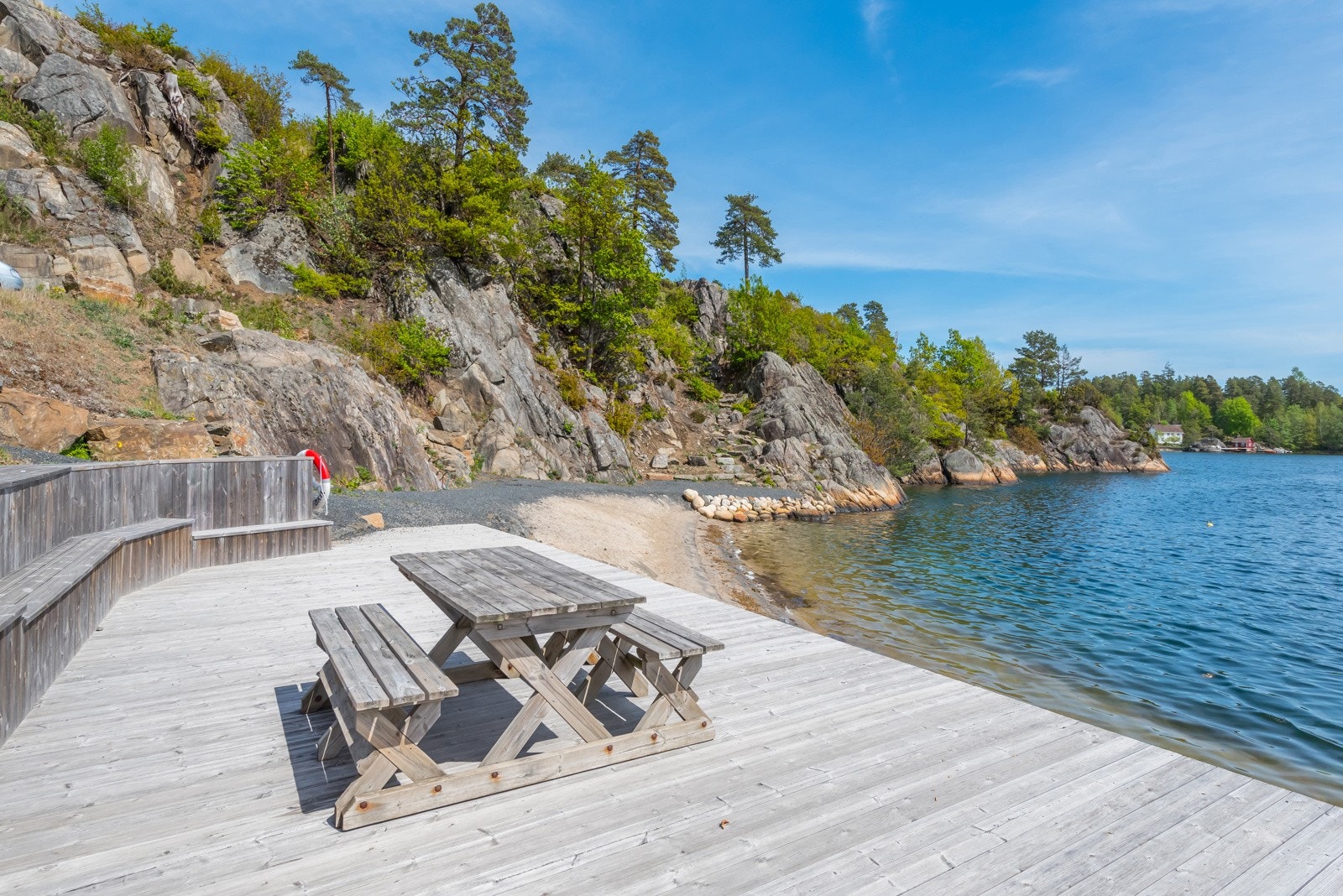 Flott bryggeanlegg & badestrand som er felles for boligfeltet. Galleribilde