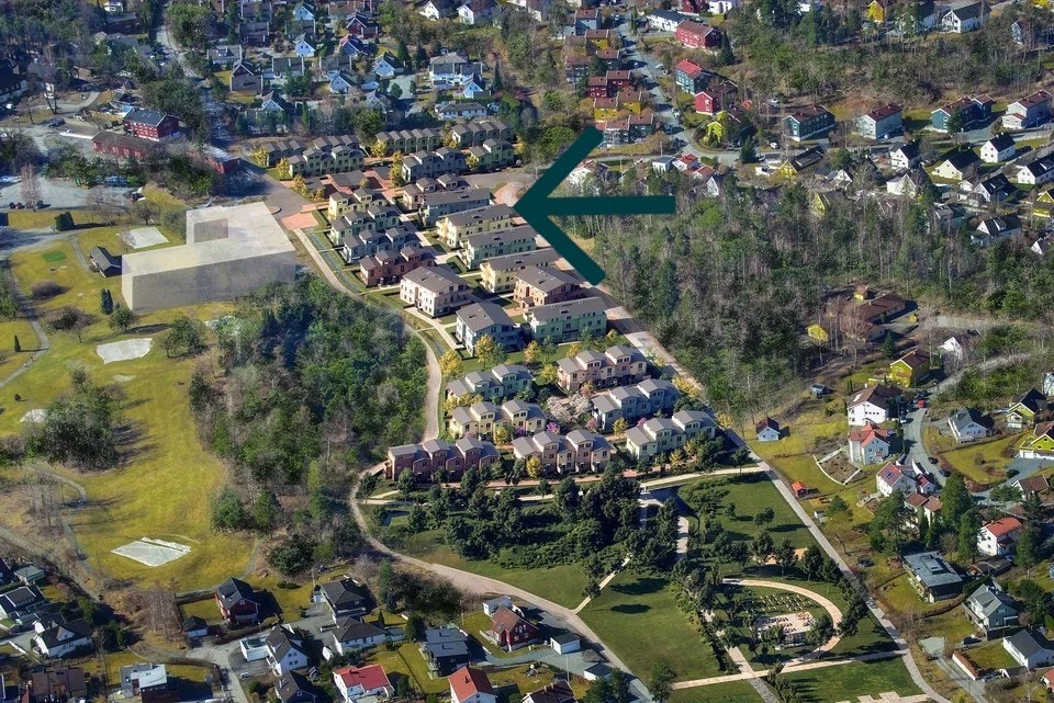 Gangavstand til Ballerud Golf. Flott nabolag som er rikt på aktiviteter. Buss fra Kleivveien. Kort vei til Høvik stasjon/Gjønnes Tbane. Kort vei til Bekkestua sentrum. Galleribilde