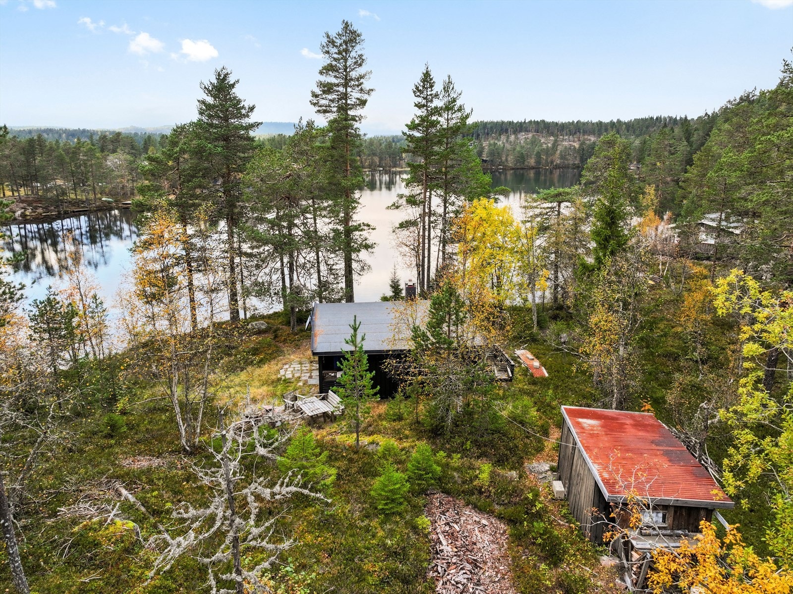 Enkelt uthus med bod og utedo Galleribilde