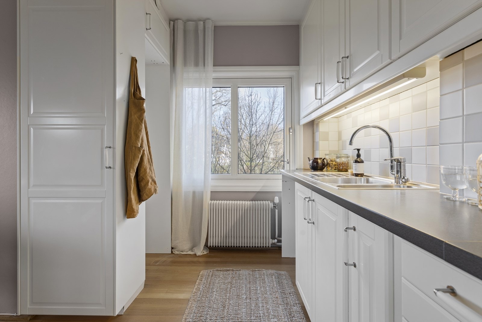 Fyring/V.V./Internett er inkl. i lave felleskostnader. Oppvarming via radiatorer Galleribilde