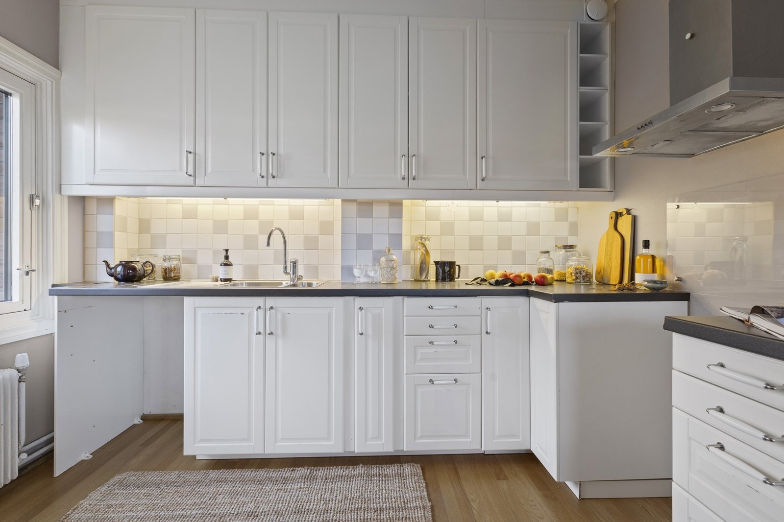 Svært godt med plass i skuffer og skap Galleribilde