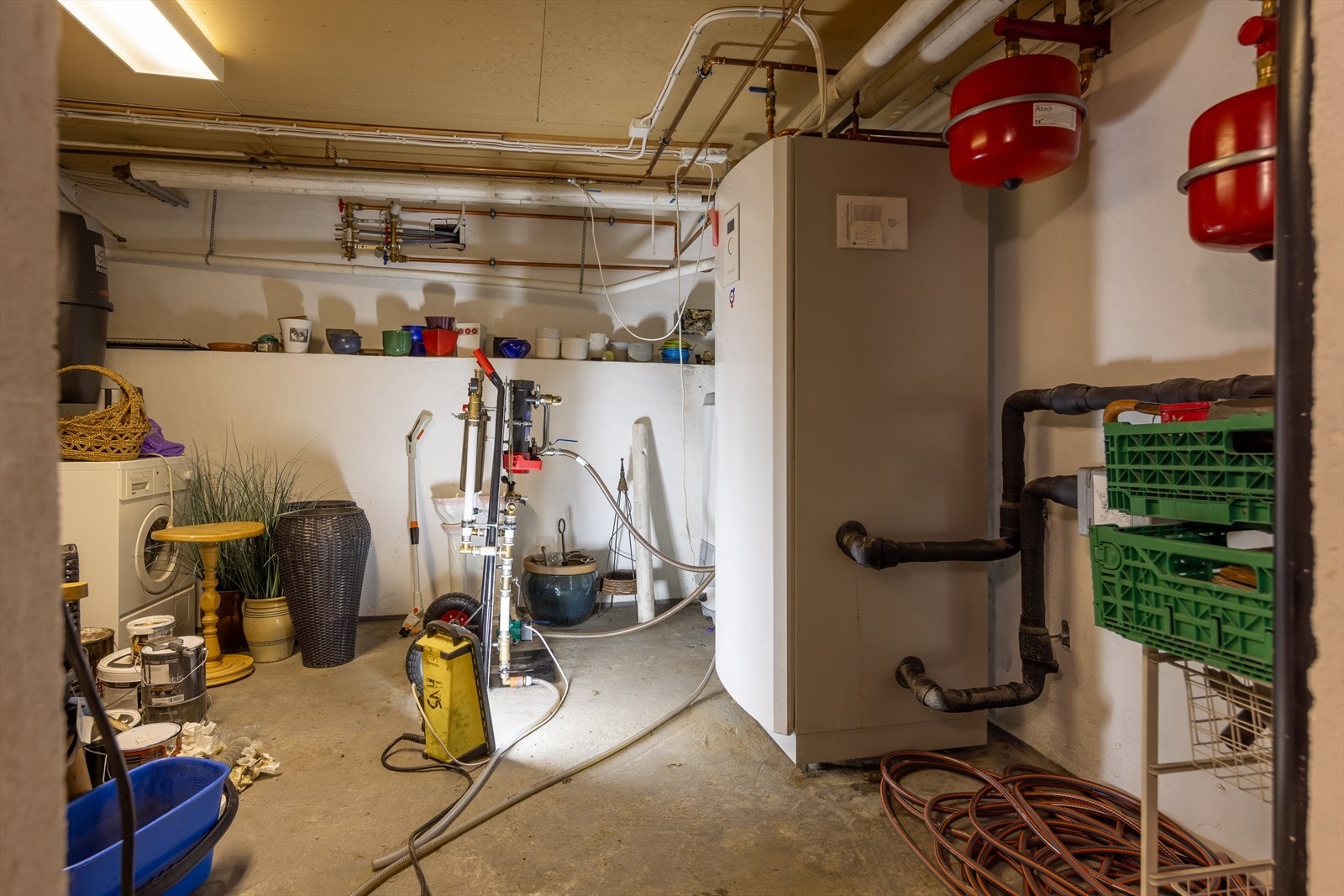 Teknisk rom. Huset varmes opp via bergvarme Galleribilde