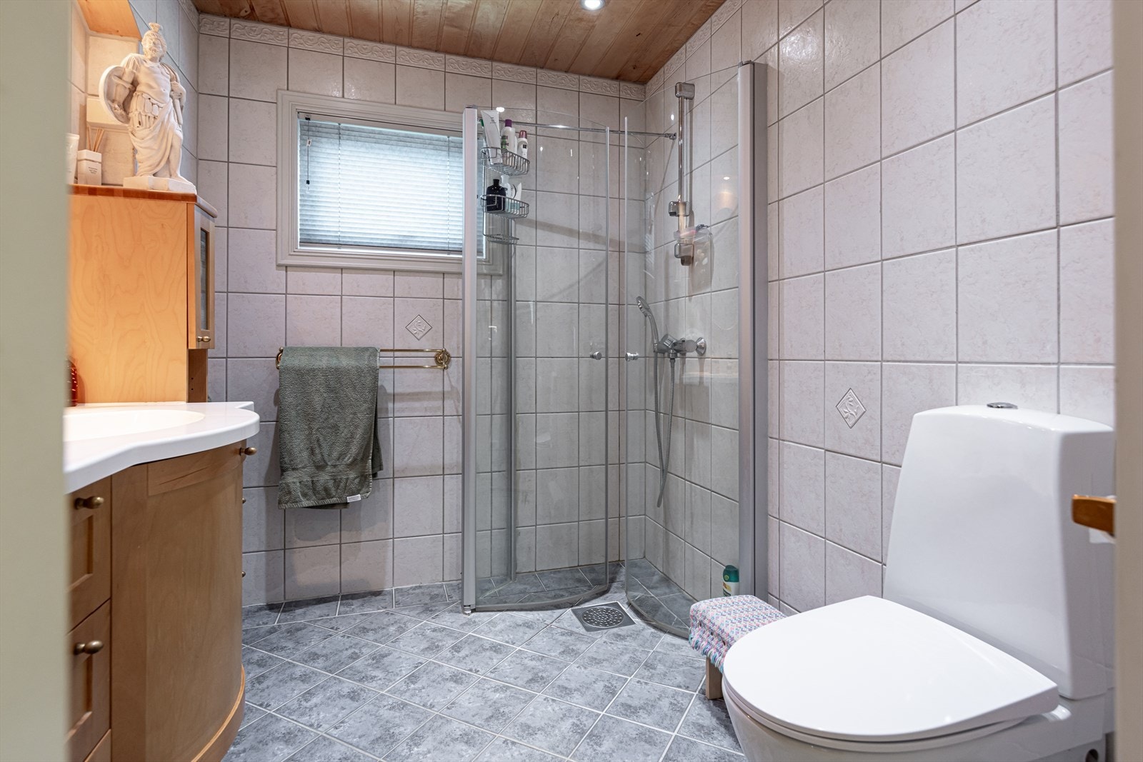 Lyst flislagt bad Galleribilde