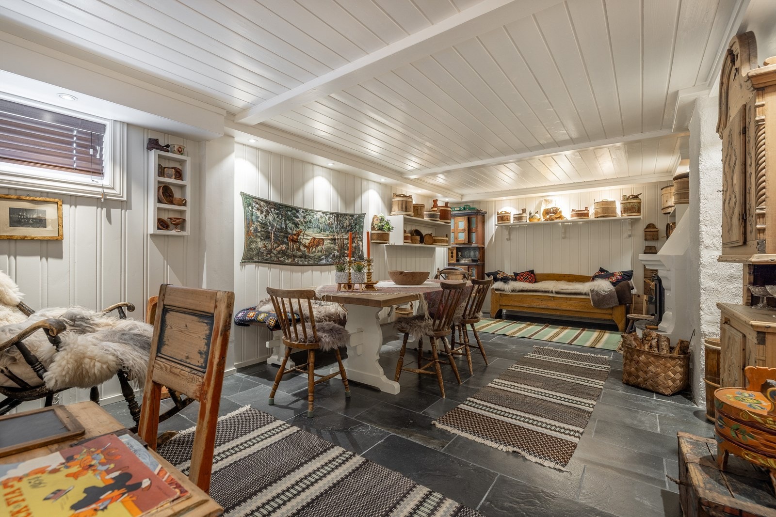 Svært hyggelig peisstue/TV-stue Galleribilde