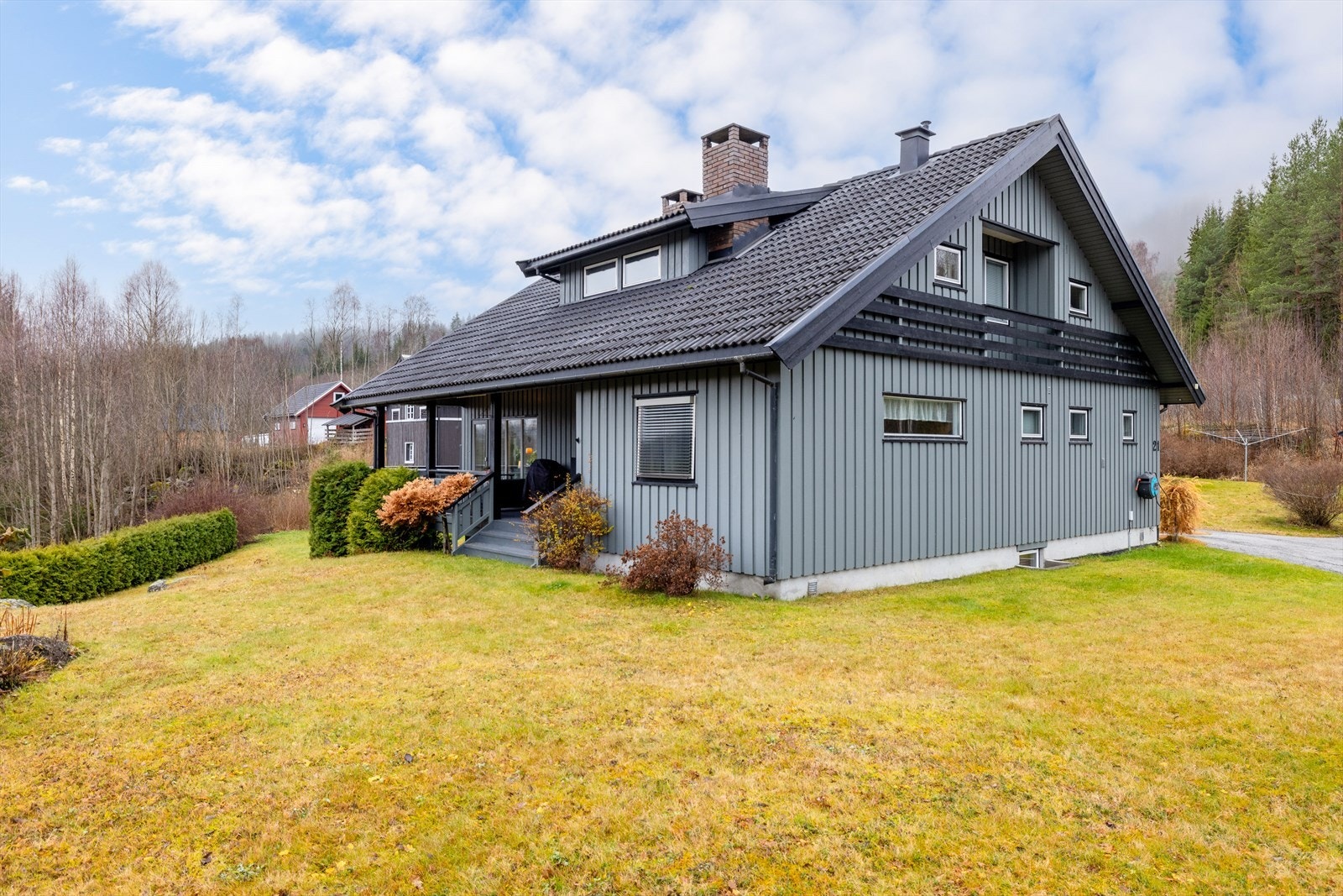 Nydelig hage. Perfekt for ballspill og aktivitet Galleribilde