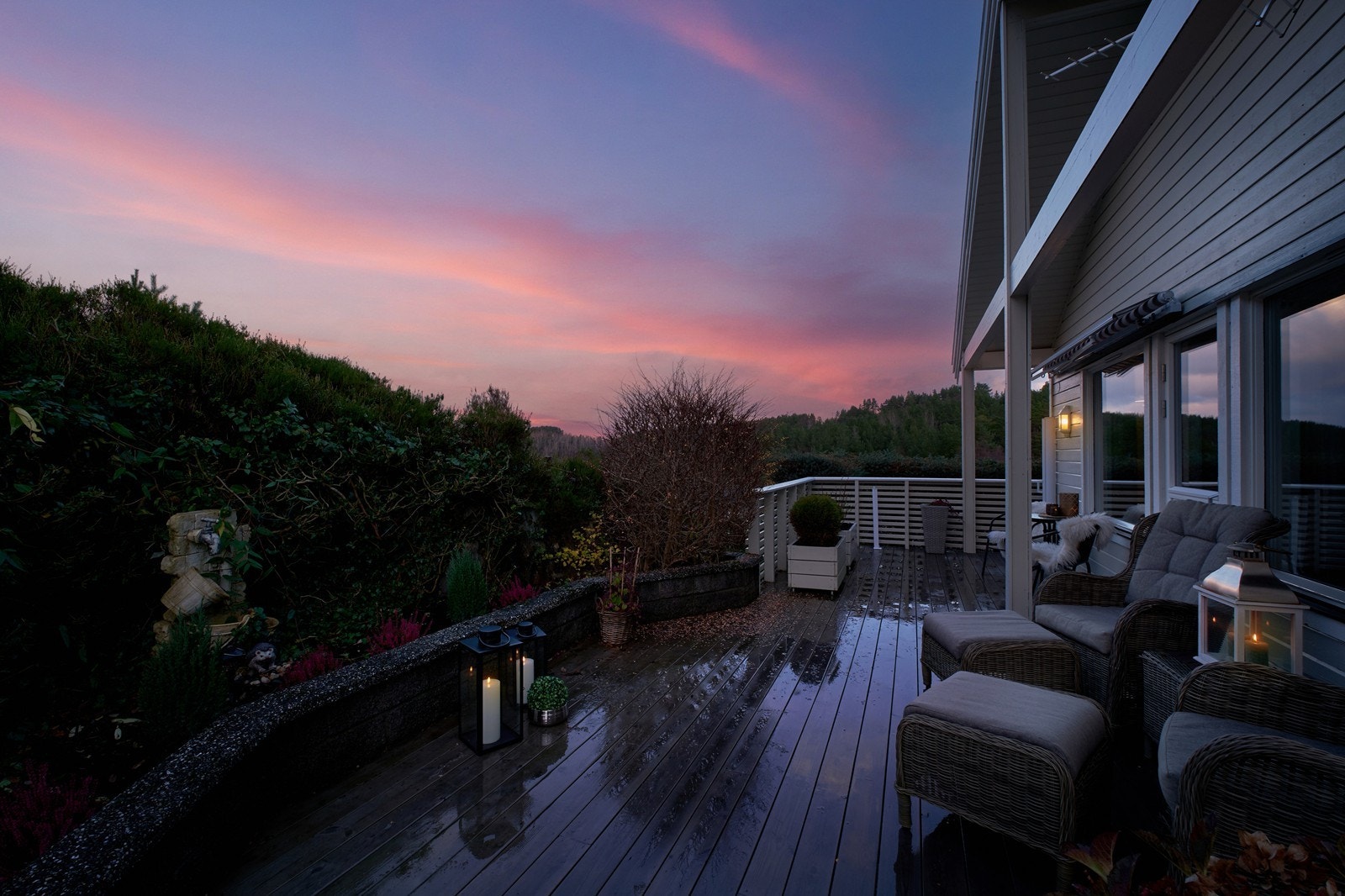 Her kan man sitte i ro og fred og nyte en varm sommerkveld. Galleribilde