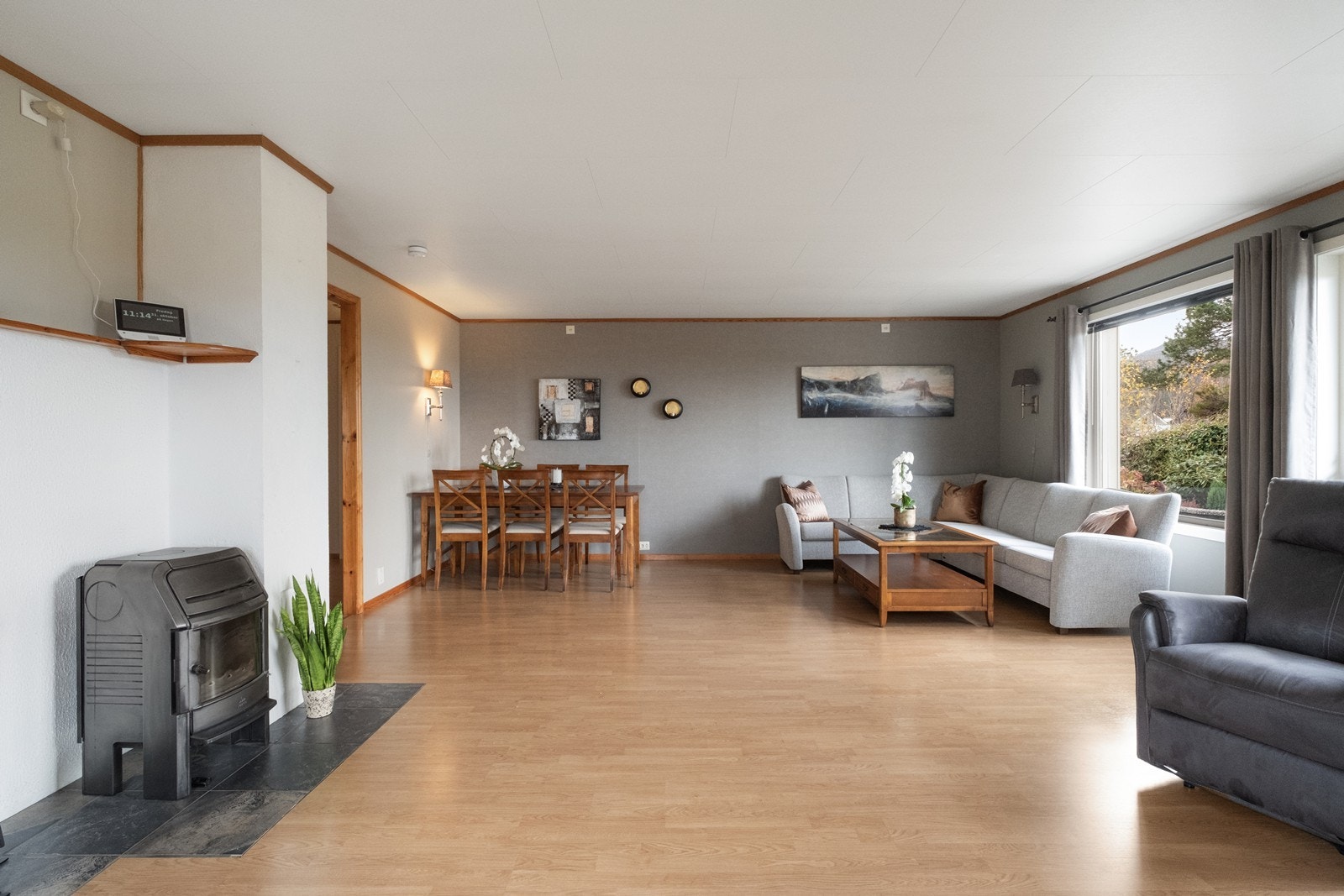 Her har man god plass til flere møbleringer, både sittegrupper og spisestue. Galleribilde