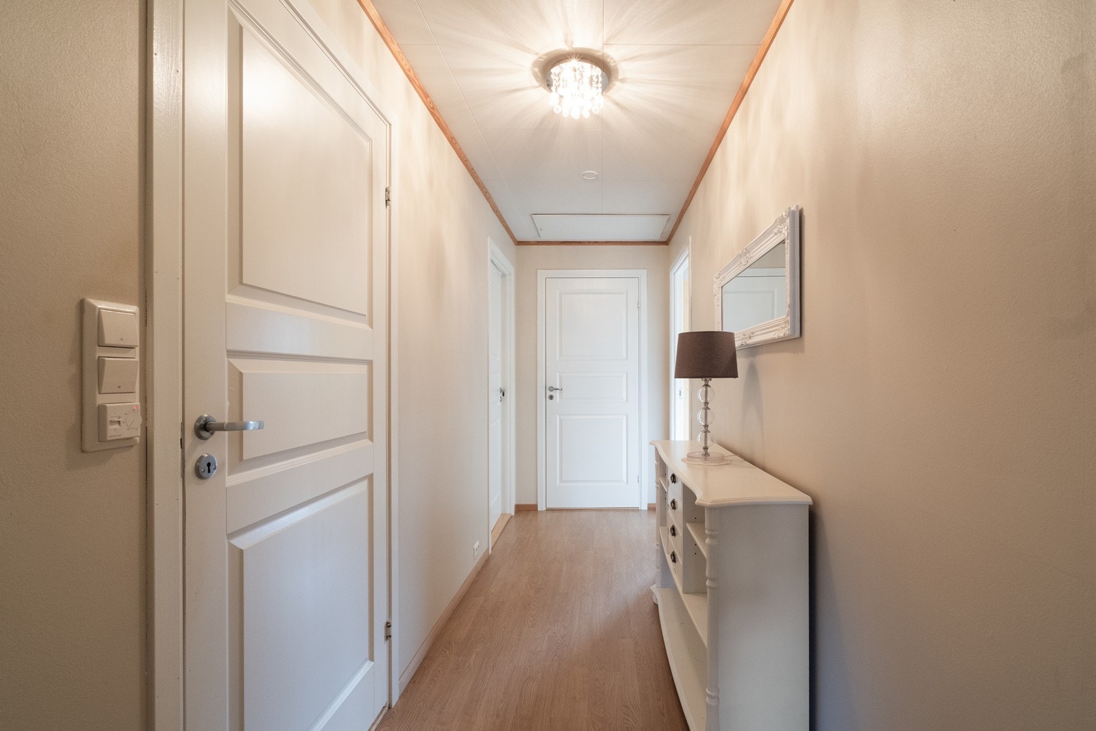 Gang mot bad og soverom. Galleribilde