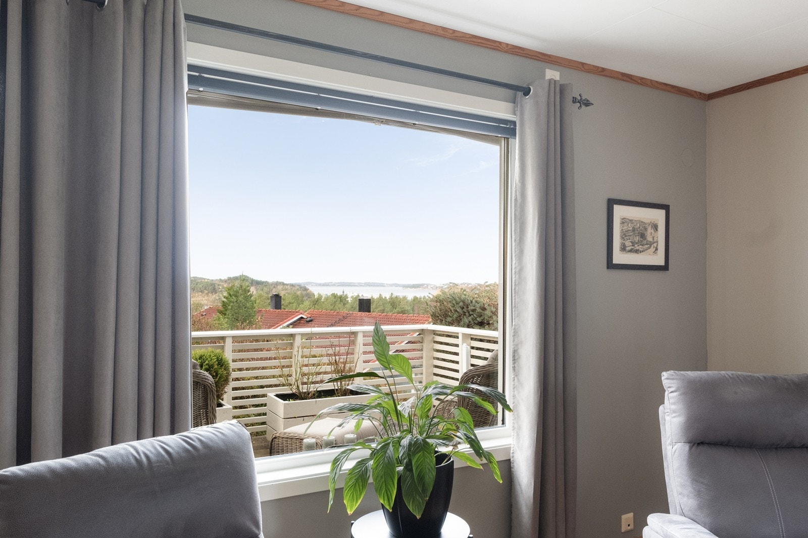 Fra stuevinduet kan man nyte utsikten mot Bolgsvaet, Innlandet og Nordlandet. Galleribilde