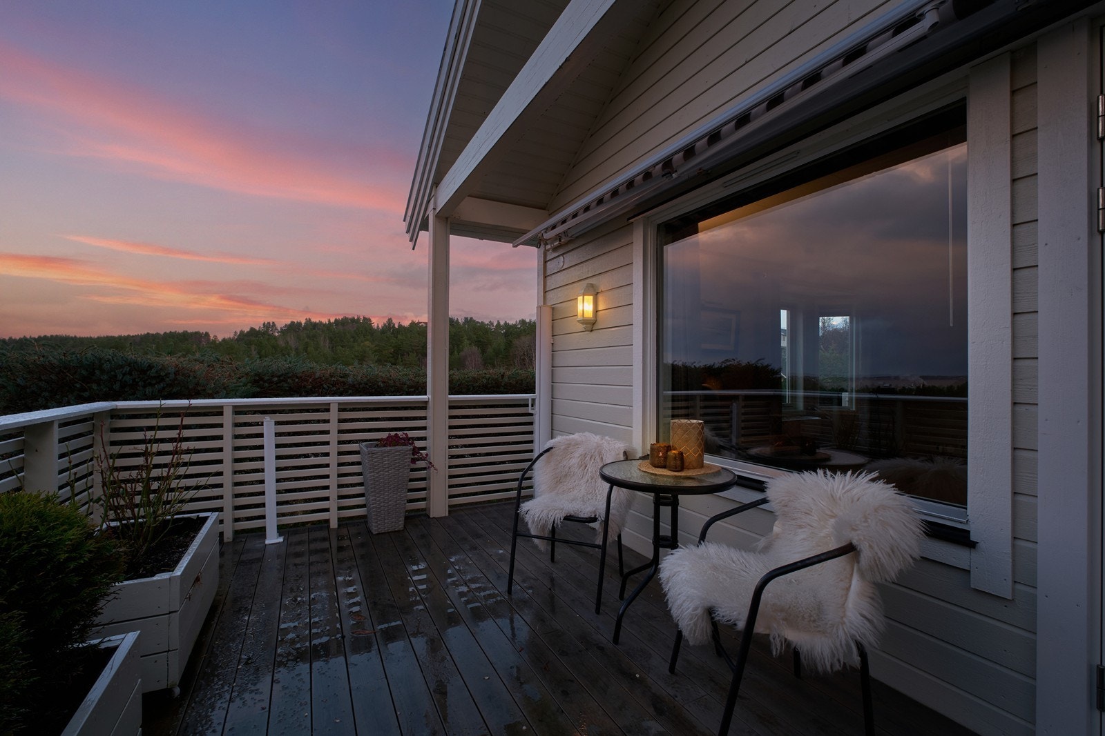 Verandaen i vakkert kveldslys. Galleribilde