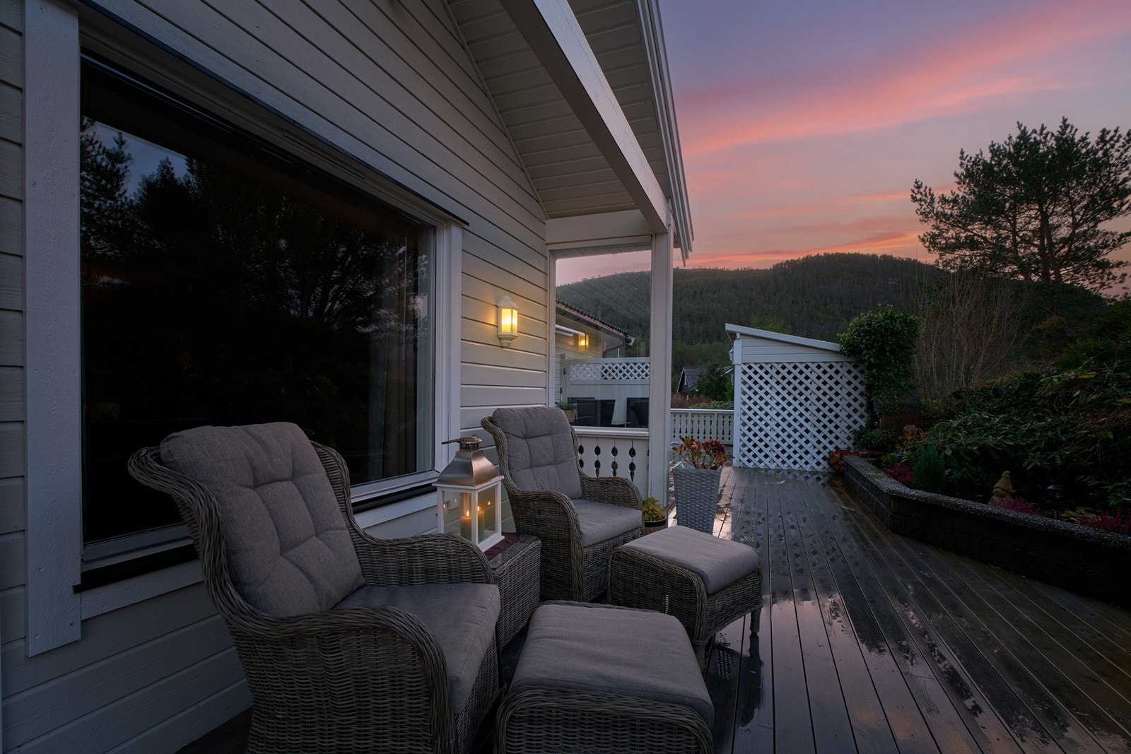 Her kan man på varme sommerkvelder nyte synet av solen som går ned over byen. Galleribilde