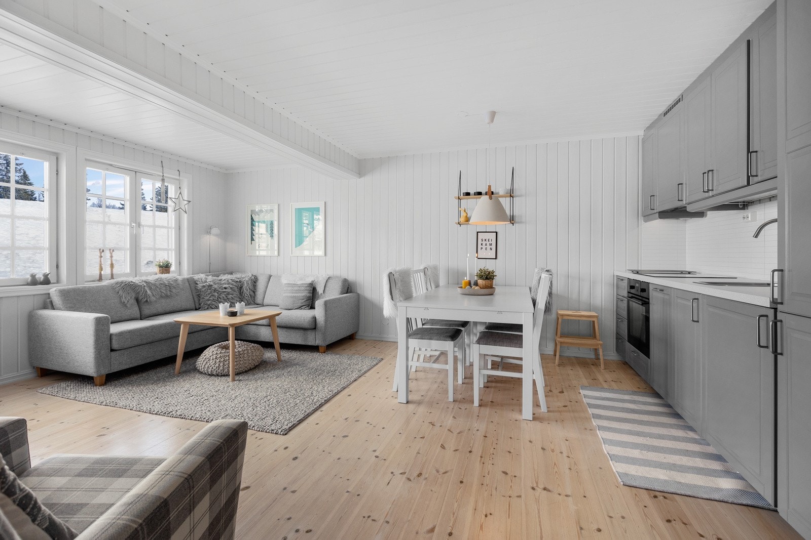 Leiligheten har en gjennomgående lys og delikat stil Galleribilde