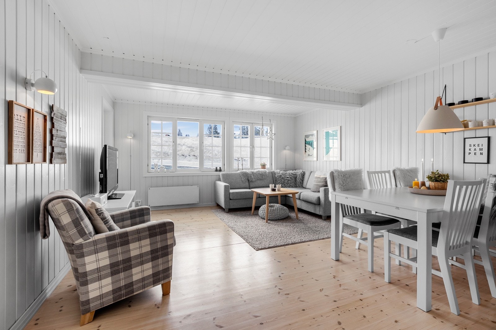 Stue og kjøkken i åpen løsning Galleribilde