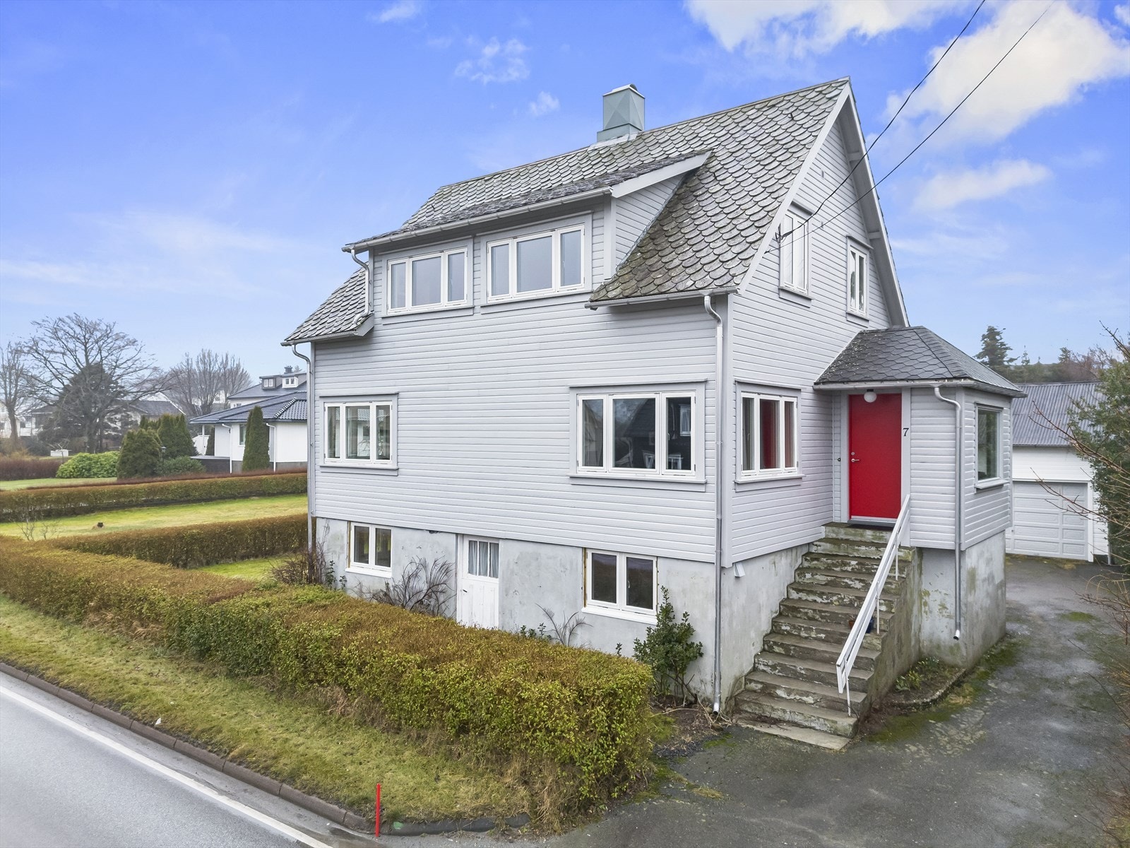 Sentralt beliggende enebolig med en spennende tomt. Galleribilde