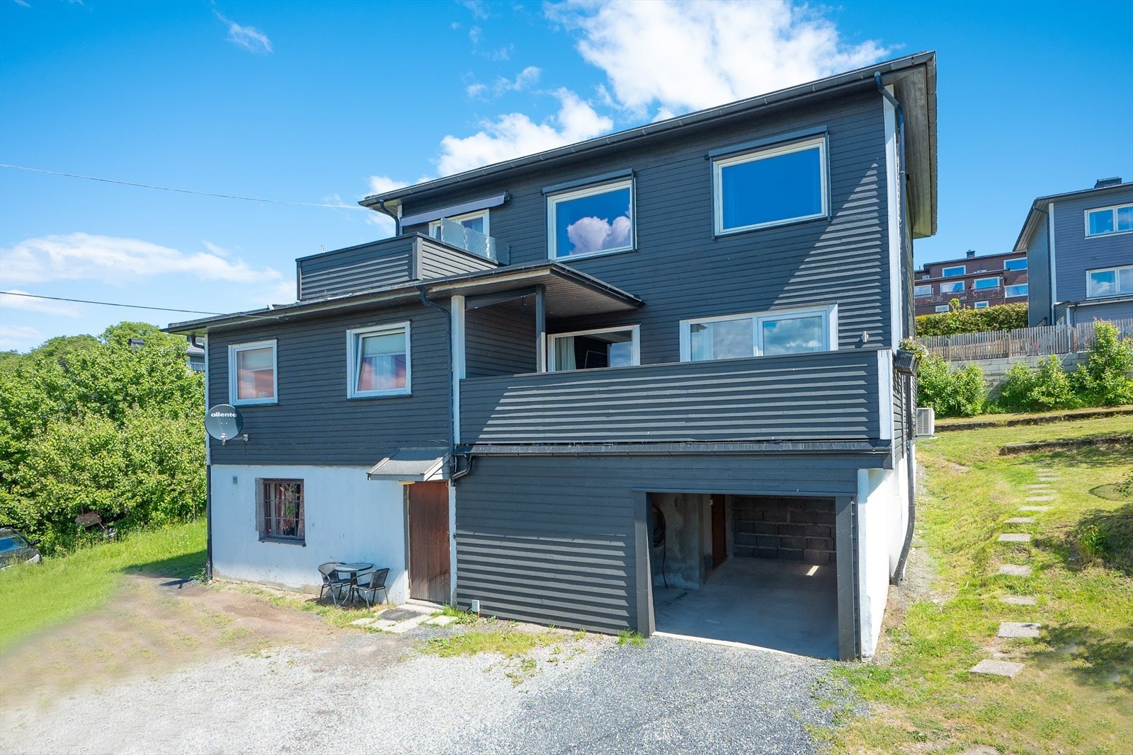 Halvpart av tomannsbolig for eneboligfølelsen med halvparten av vedlikeholdet! Galleribilde