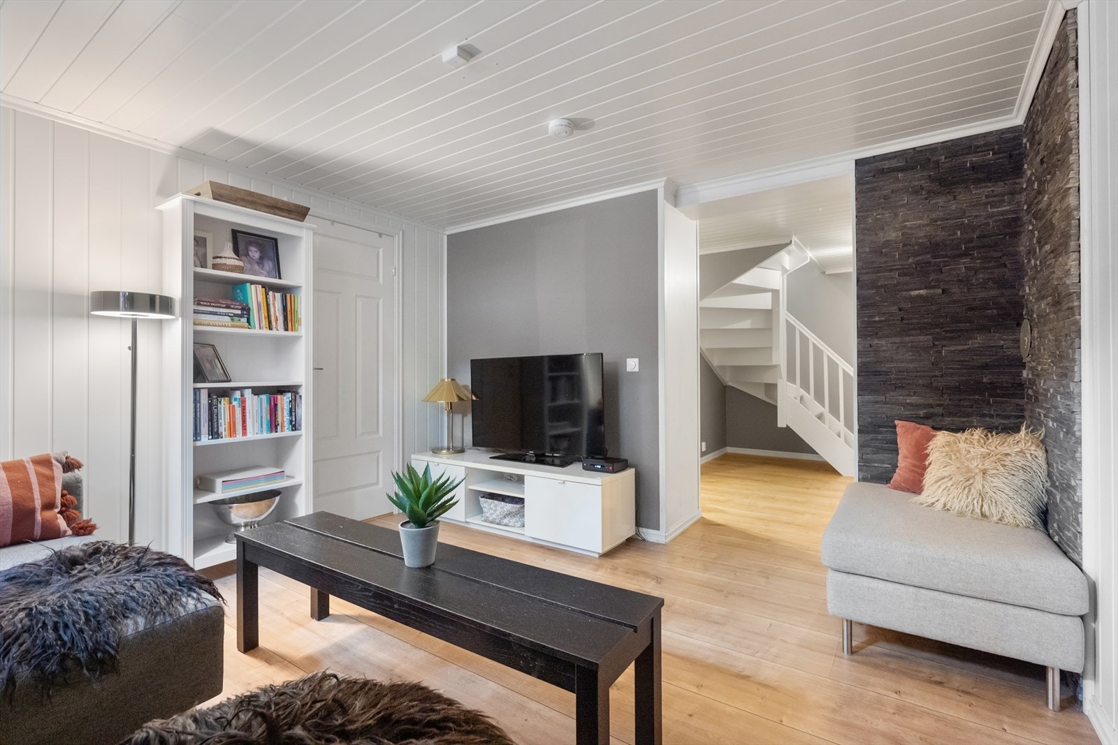 Meget praktisk kjellerstue med god plass til ønsket møblement. Galleribilde