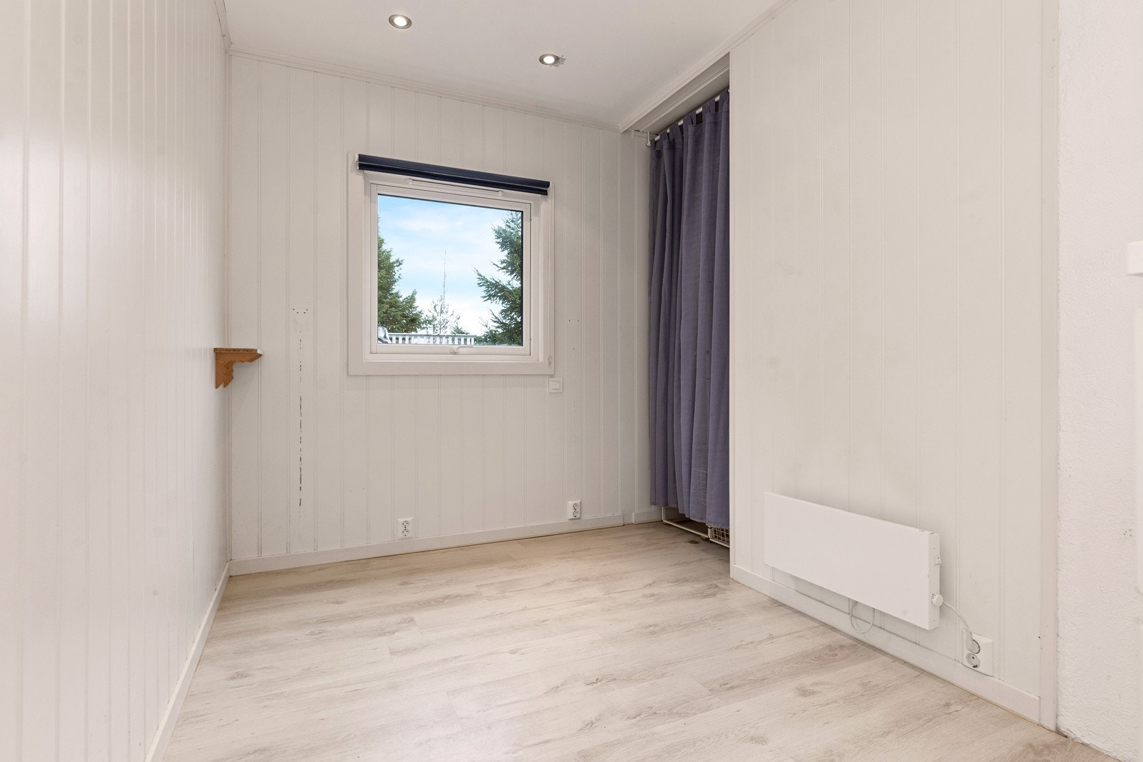 Hovedhytta har ett soverom med plass til seng. Galleribilde