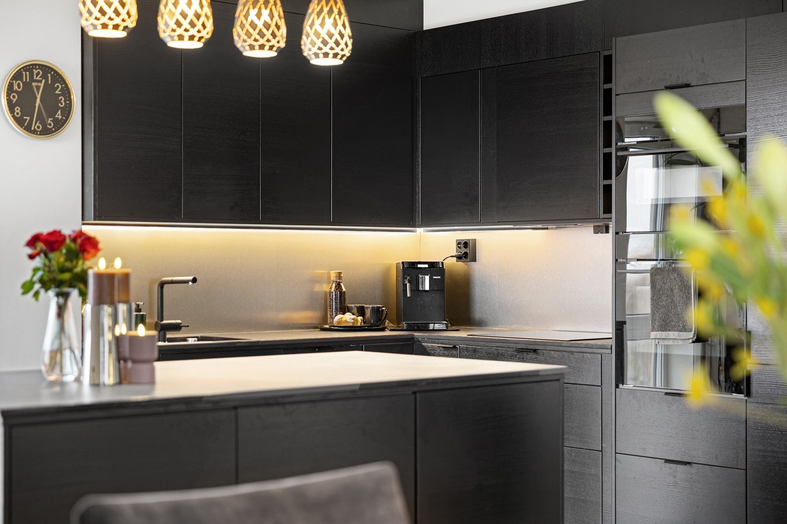 Elegante overflater, god belysning og intuitive løsninger gir en gjennomført kvalitetsfølelse. Galleribilde