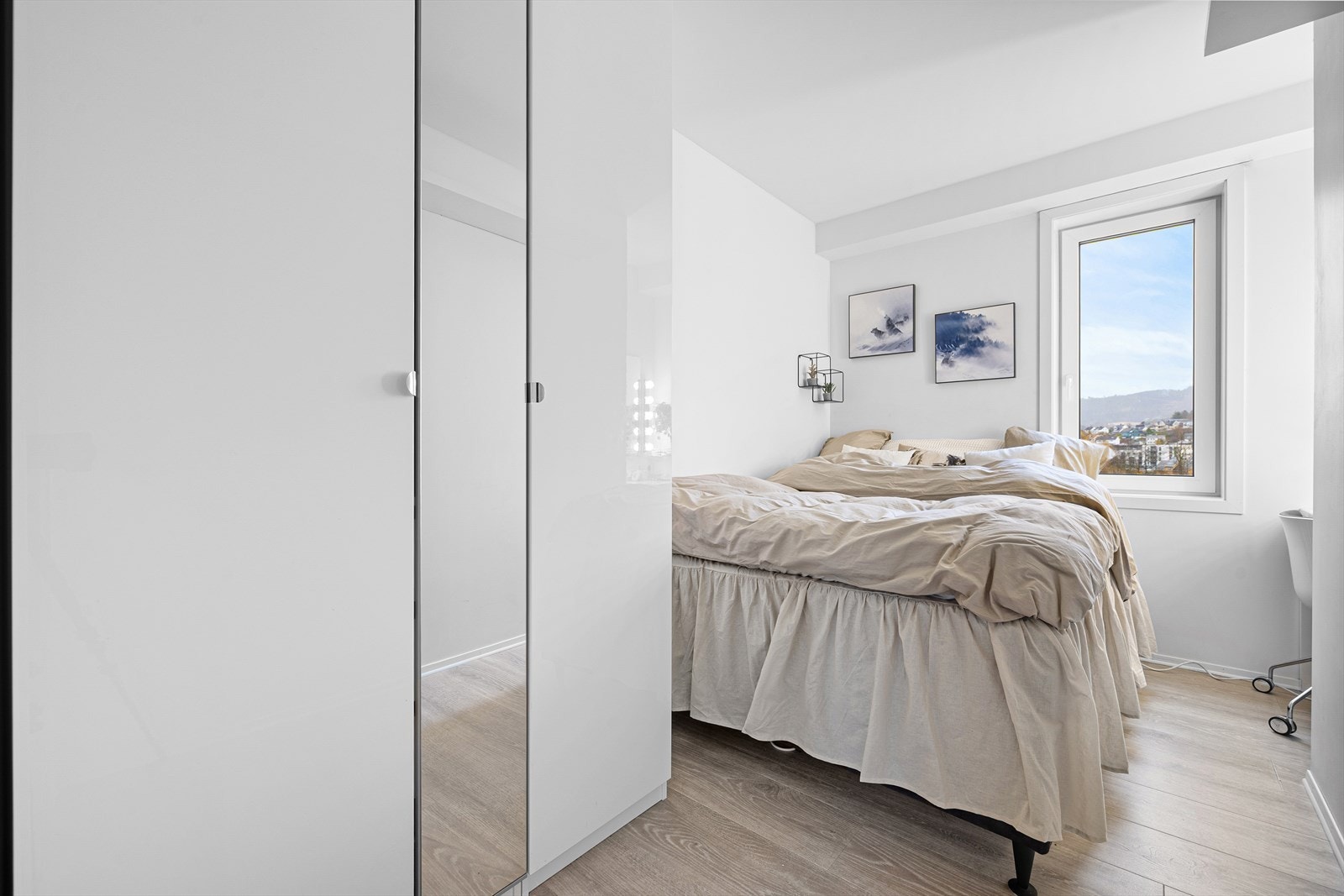 Soverom nummer to på 8 m² passer perfekt som barnerom, kontor eller gjesterom. Galleribilde