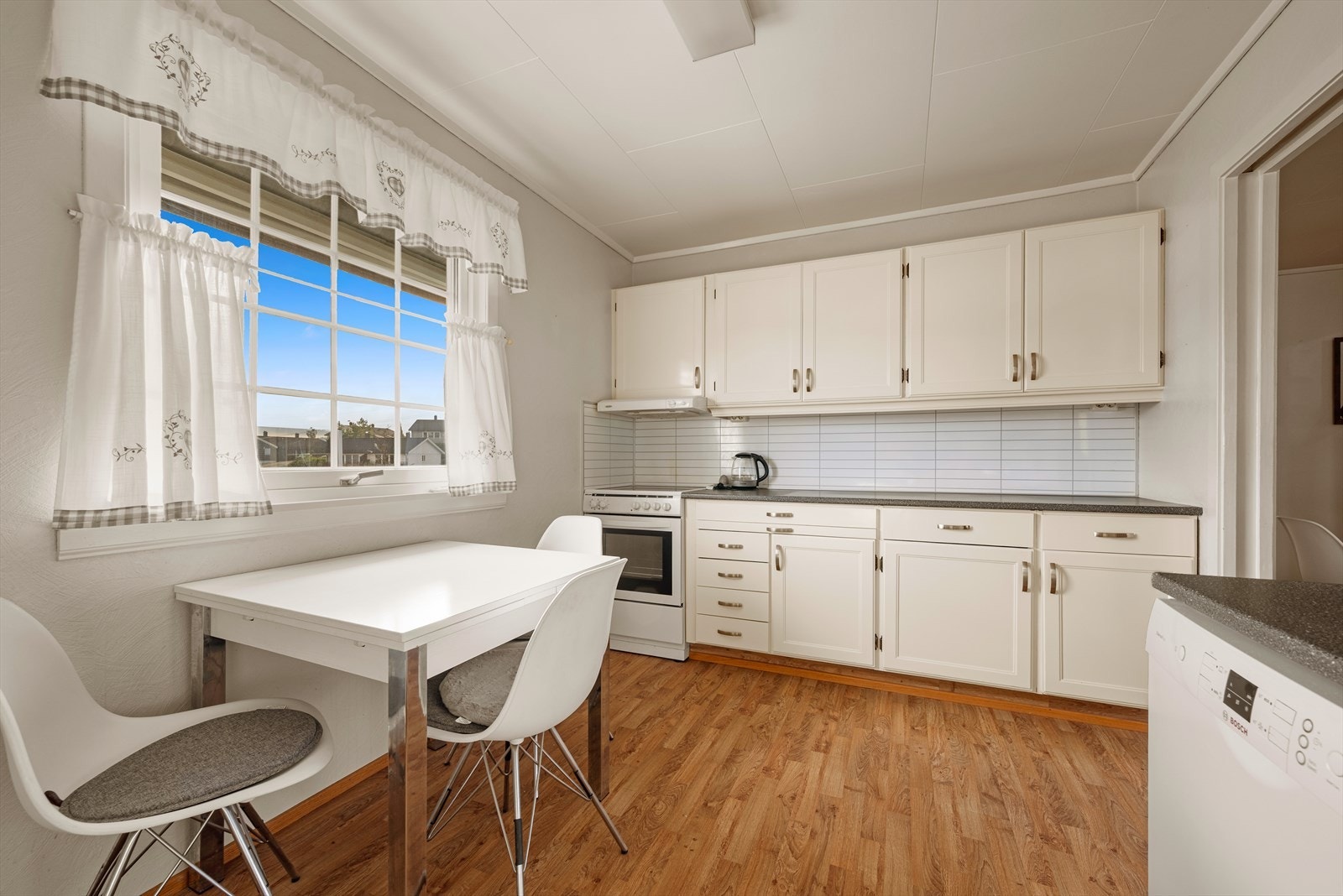 Det er opplegg for oppvaskmaskin på kjøkkenet Galleribilde