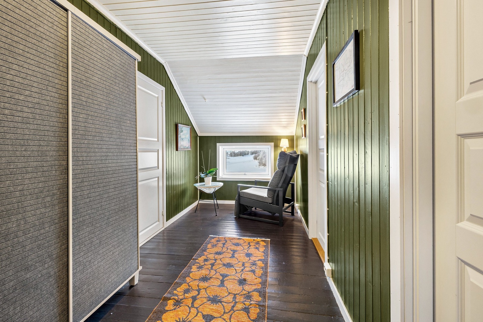 Gang på loft. Galleribilde