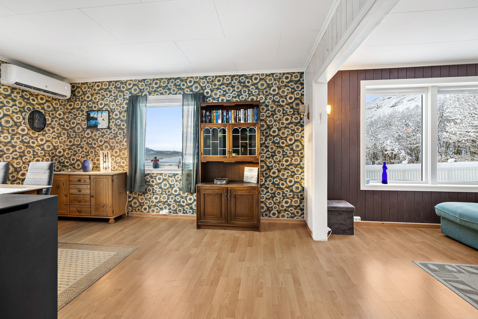 Koselig stue med sone for sittegruppe, spisegruppe med mer. Galleribilde