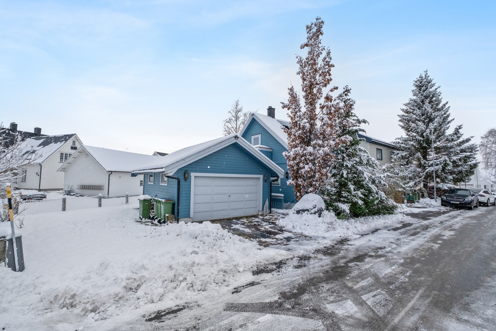 Parkering i garasje. Galleribilde