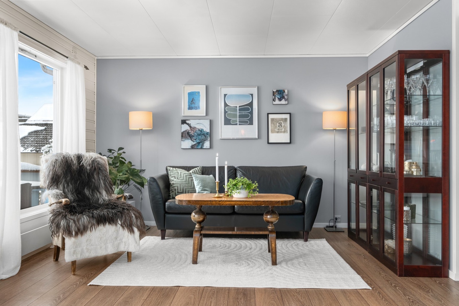 Boligen har en god planløsning som gjør det enkelt å møblere etter eget ønske. Galleribilde