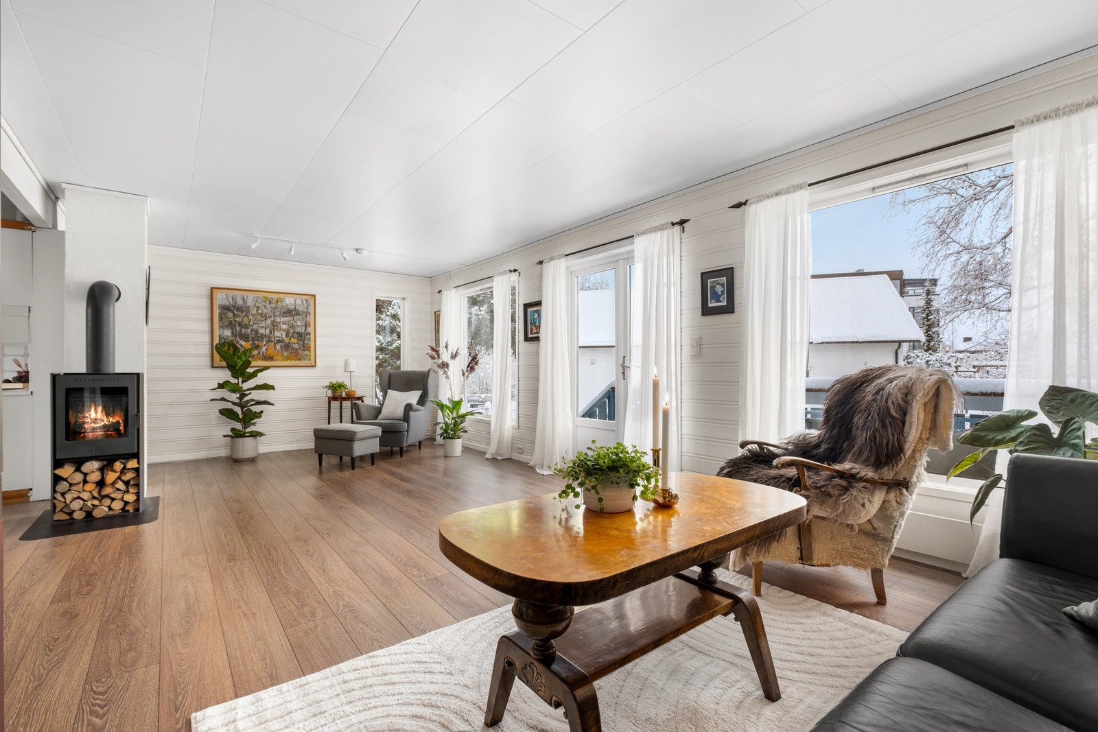 Romslig stue/kjøkken løsning på 47,5 kvm. Galleribilde