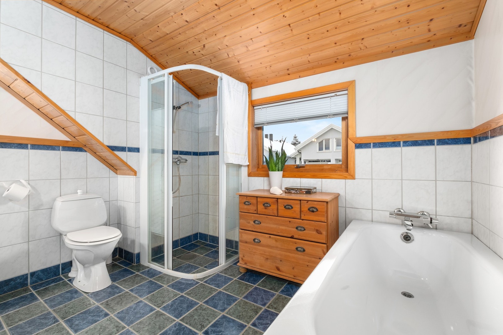 Bad 2.etasje på 8 kvm. Galleribilde