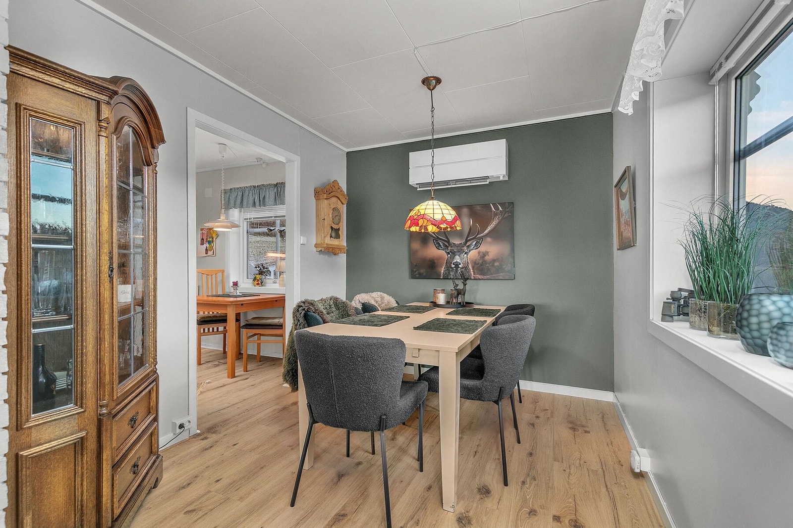 Spisestue ved kjøkkenet Galleribilde