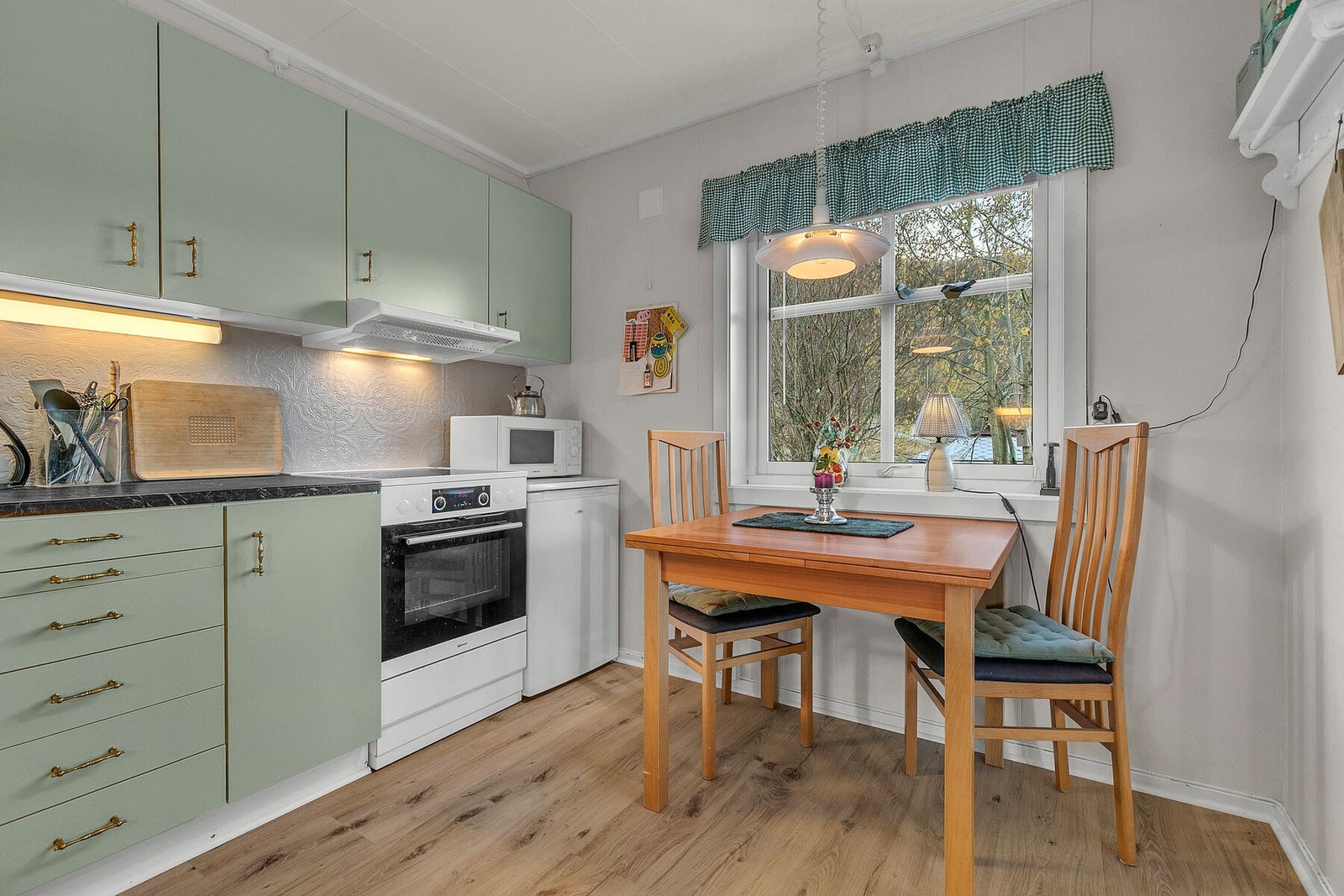 Spiseplass på kjøkkenet Galleribilde