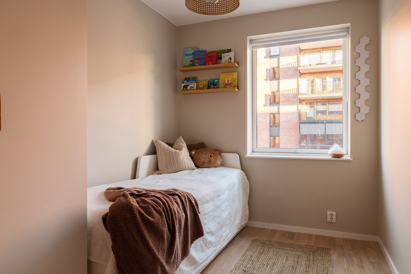 Soverom 2 - perfekt som barnerom, gjesterom, kontor eller hobbyrom. Muligheten er mange! Galleribilde