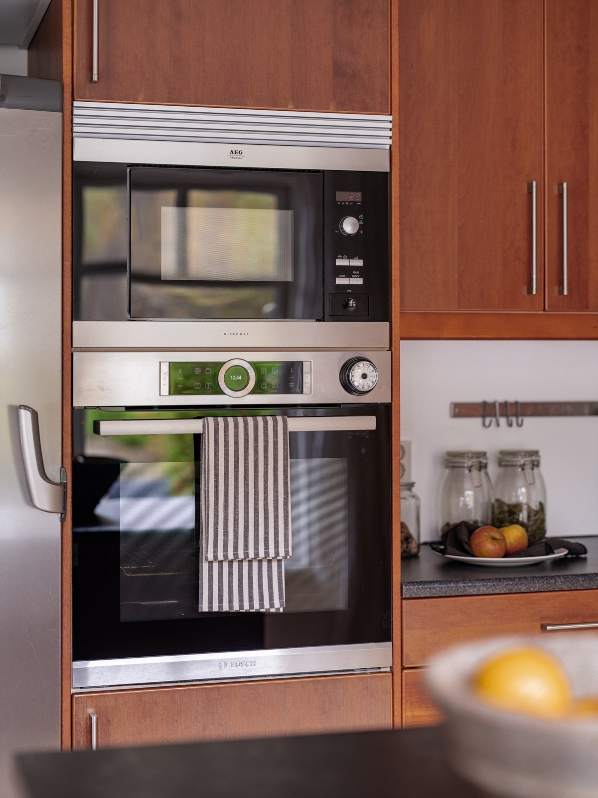 Det er integrerte hvitevarer som induksjonstopp (2023), stekeovn (2021), mikrobølgeovn og oppvaskmaskin (2019), samt frittstående kjøleskap og fryser. Galleribilde