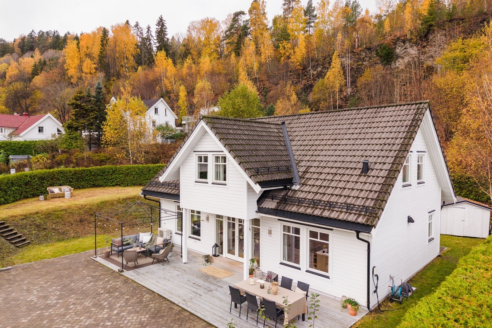 Velkommen til Almedalsveien 8A, presentert av Alexander Fossum i Nordvik Asker. Galleribilde