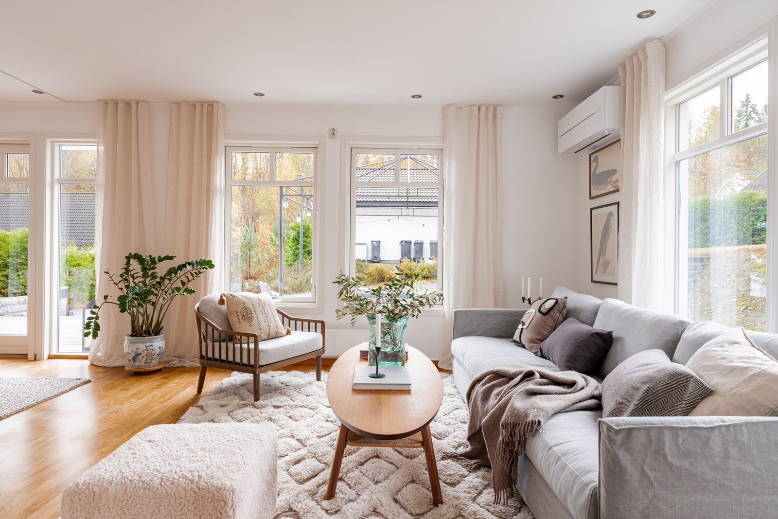 Overflater og innredninger holder en gjennomgående god standard, og fargevalgene er lyse og tidløse. Galleribilde