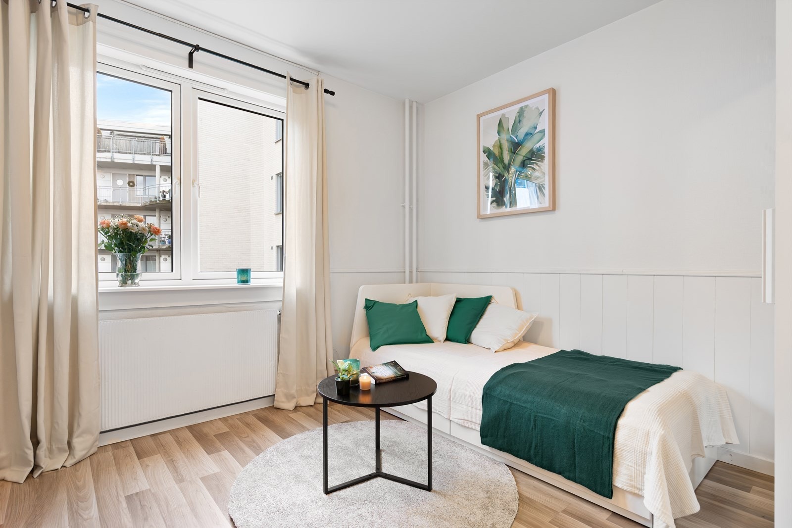 Leiligheten fremstår som innbydende med god standard og moderne preg. Galleribilde