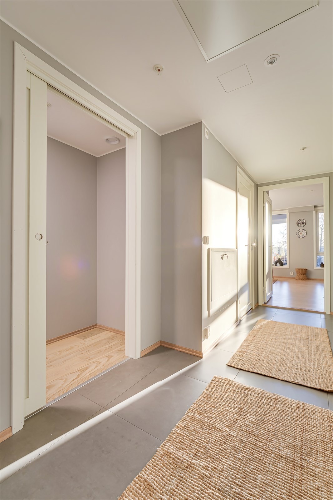 Praktisk oppbevaring i to boder, i tillegg til kjellerbod. Galleribilde