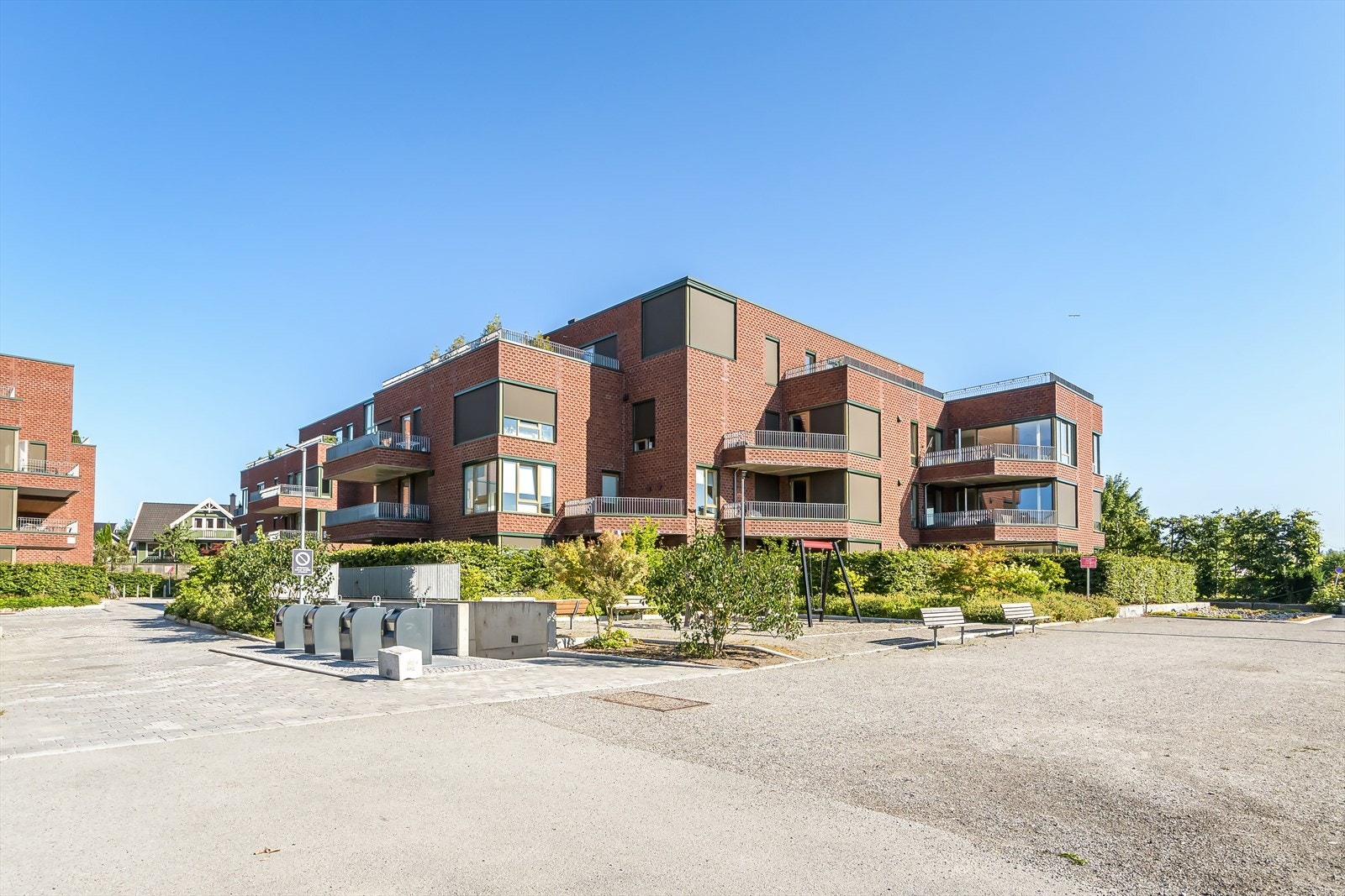 Magasinparken | Flott og moderne fasade og opparbeidet utomhusarealer Galleribilde