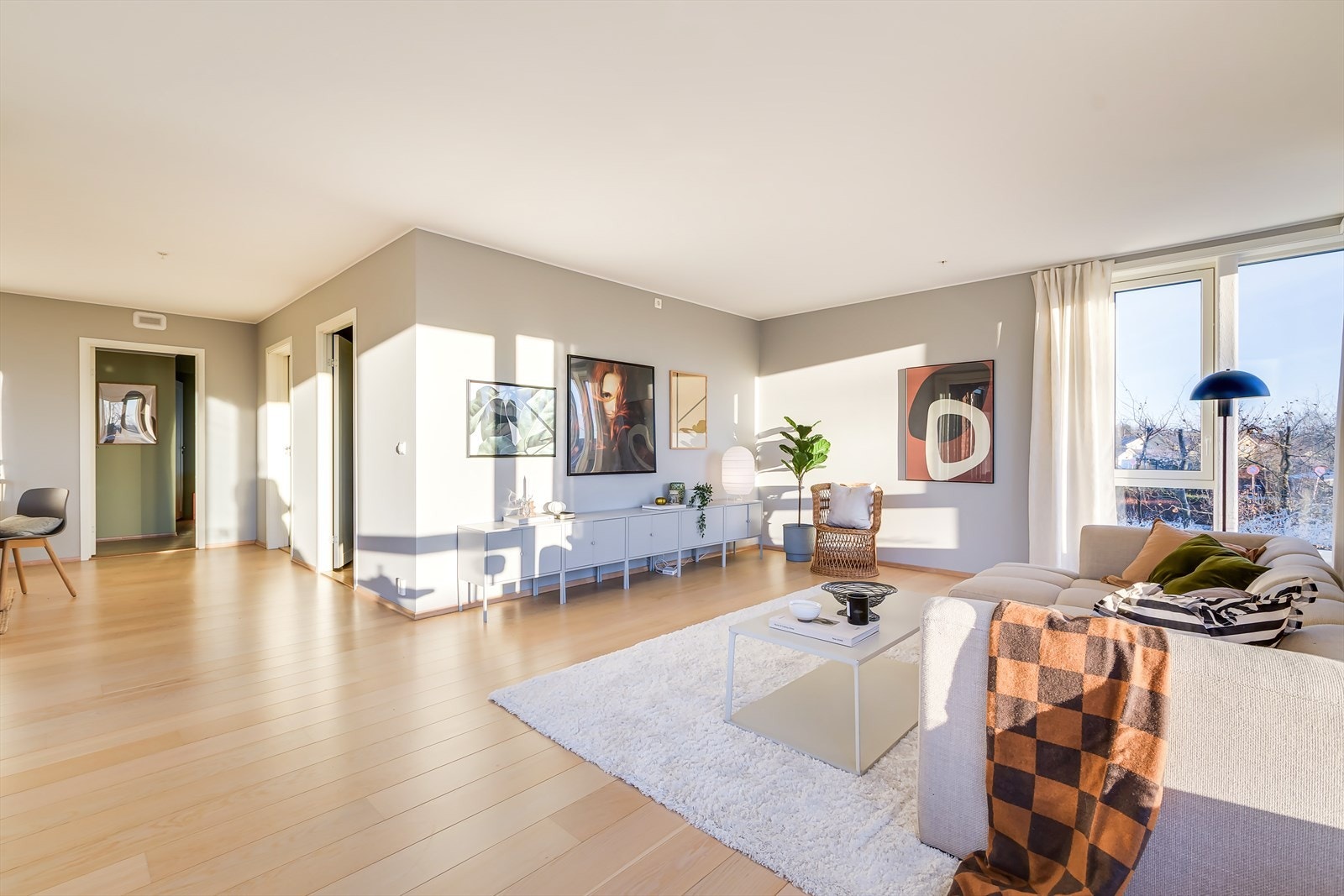 Delikat hjørneleilighet med fantastiske vindusflater. Galleribilde