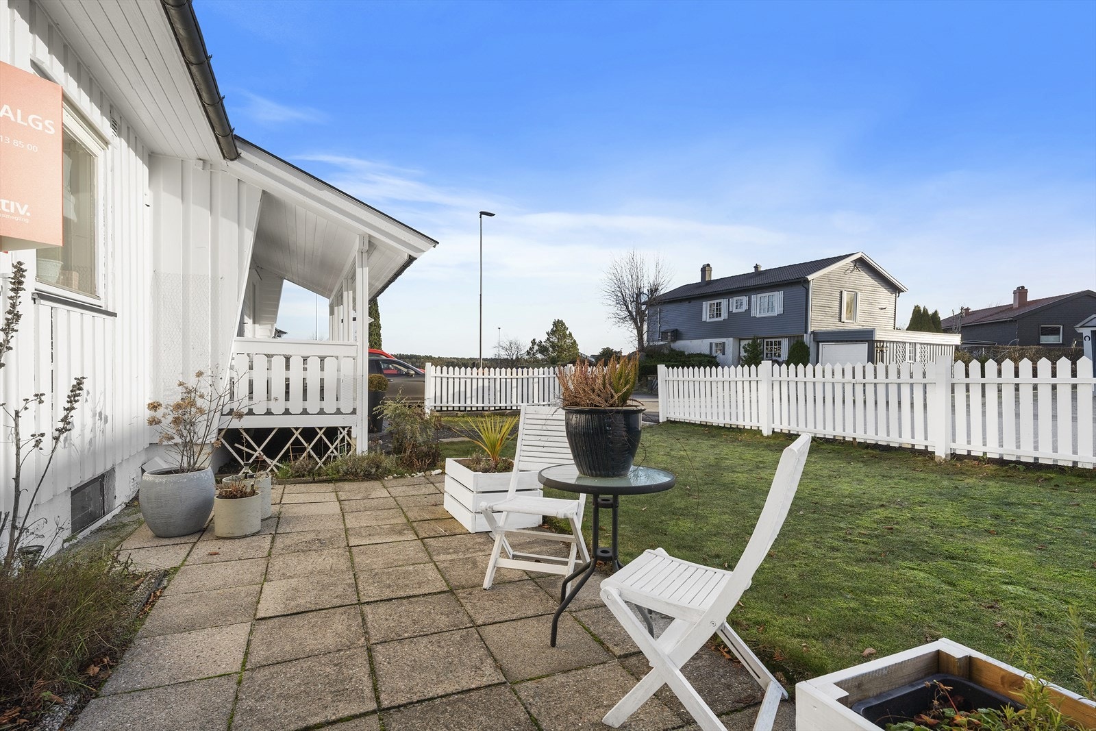 Hage og inngangspartiet Galleribilde