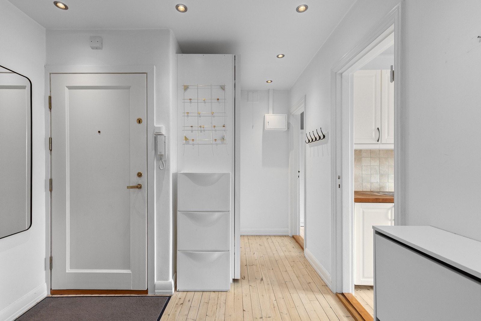 Boligen ligger i byggets 5. etg. og har flott utsikt fra leiligheten. Ta kontakt for visning. Galleribilde