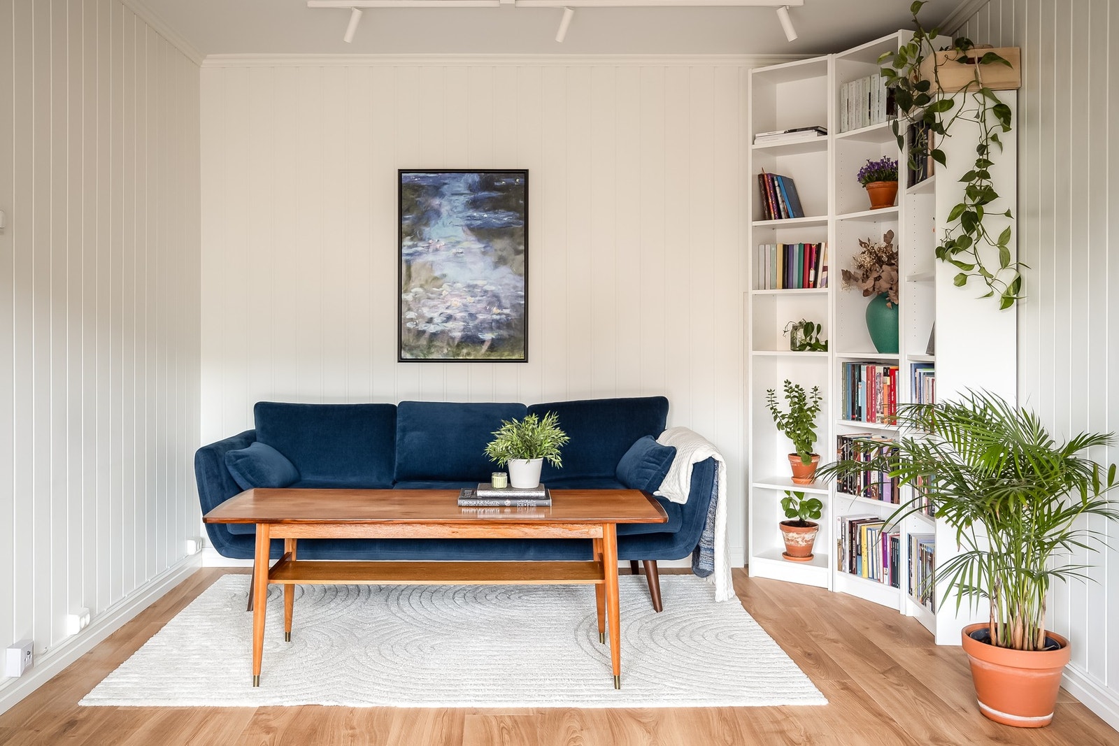 I 2023 ble leiligheten pusset opp med bl.a. nytt gulv, nye vegg- og takflater. Galleribilde