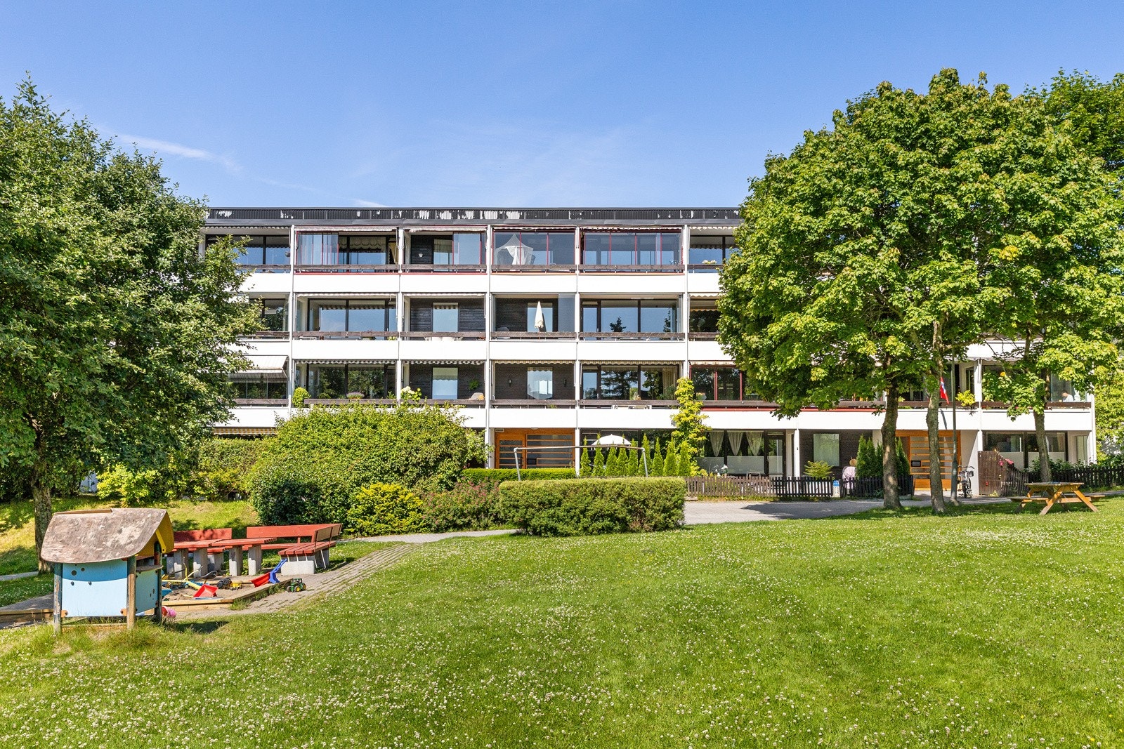 Området er barnevennlig, og det er kort gangavstand til skole og barnehage. Galleribilde