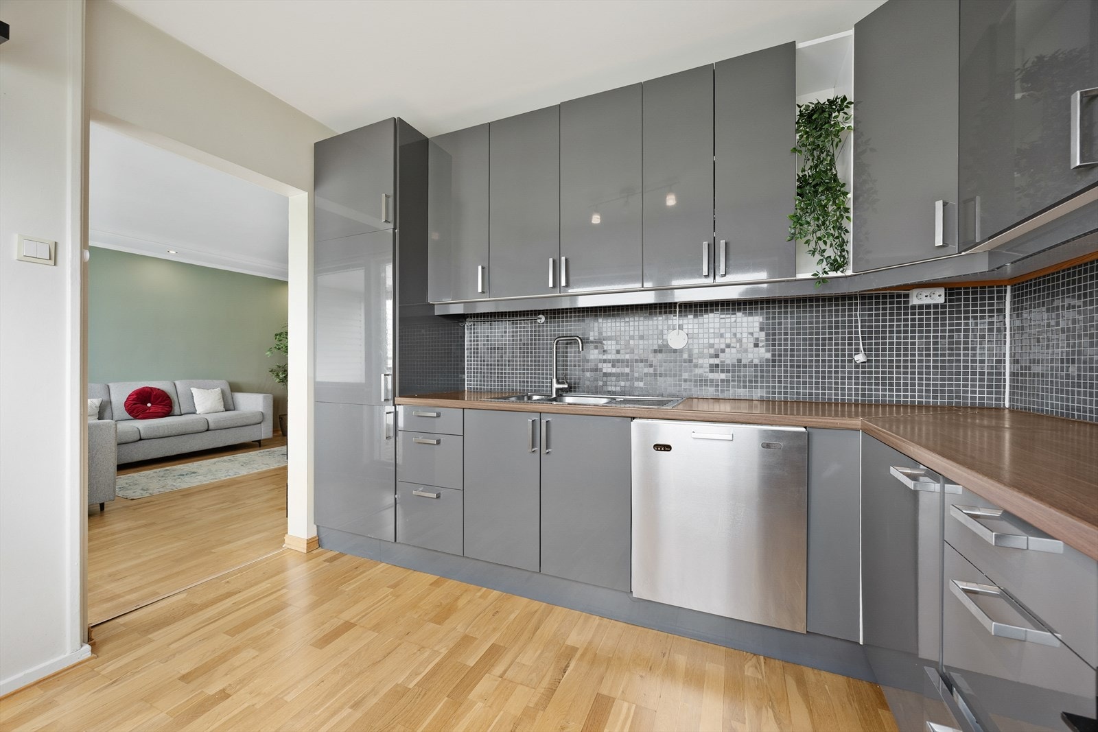 Kjøkkenet ligger adskilt fra stuen. Galleribilde