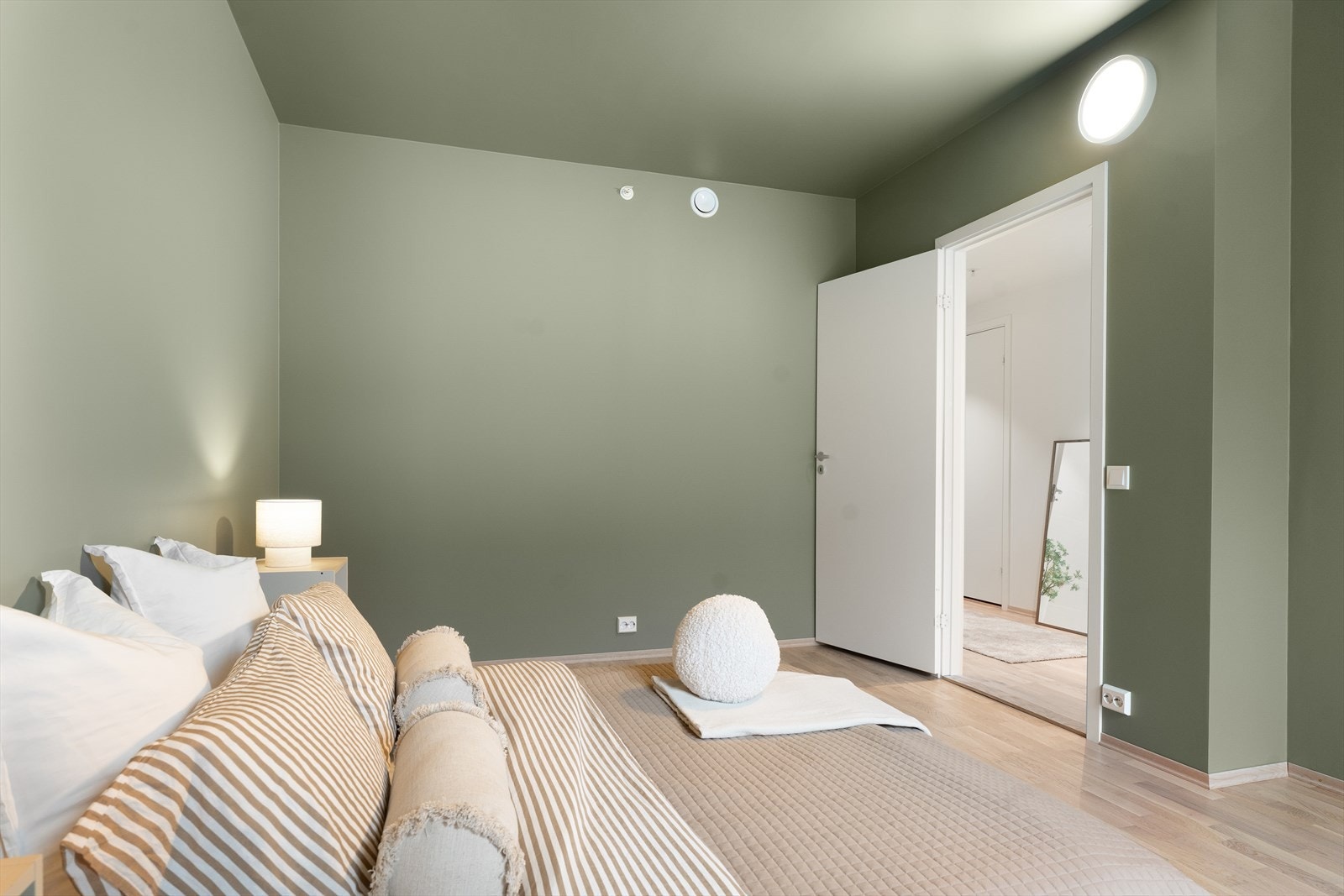 God plass til garderobeinnredning Galleribilde