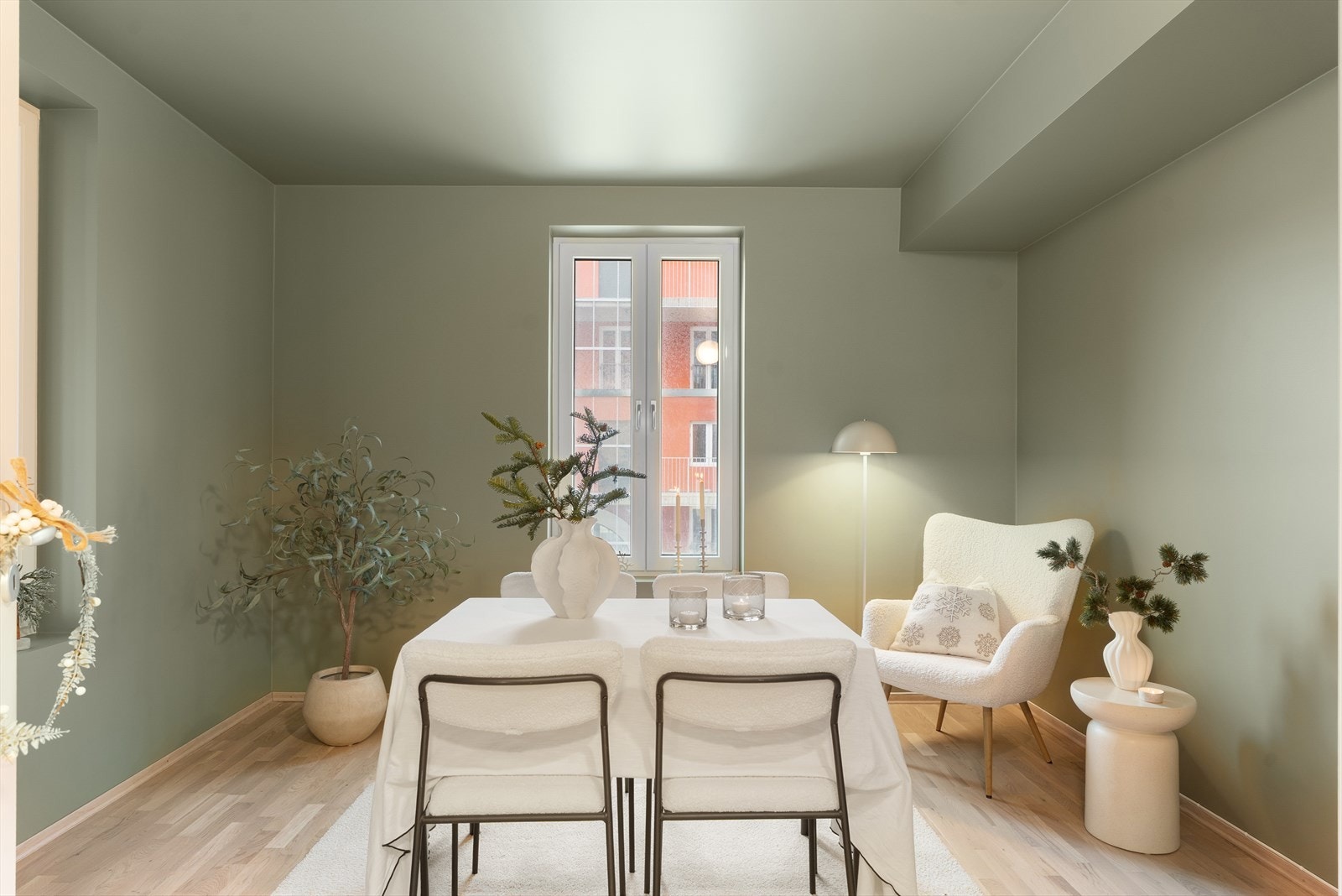 Soverom nr. 2 evt. spisestue Galleribilde