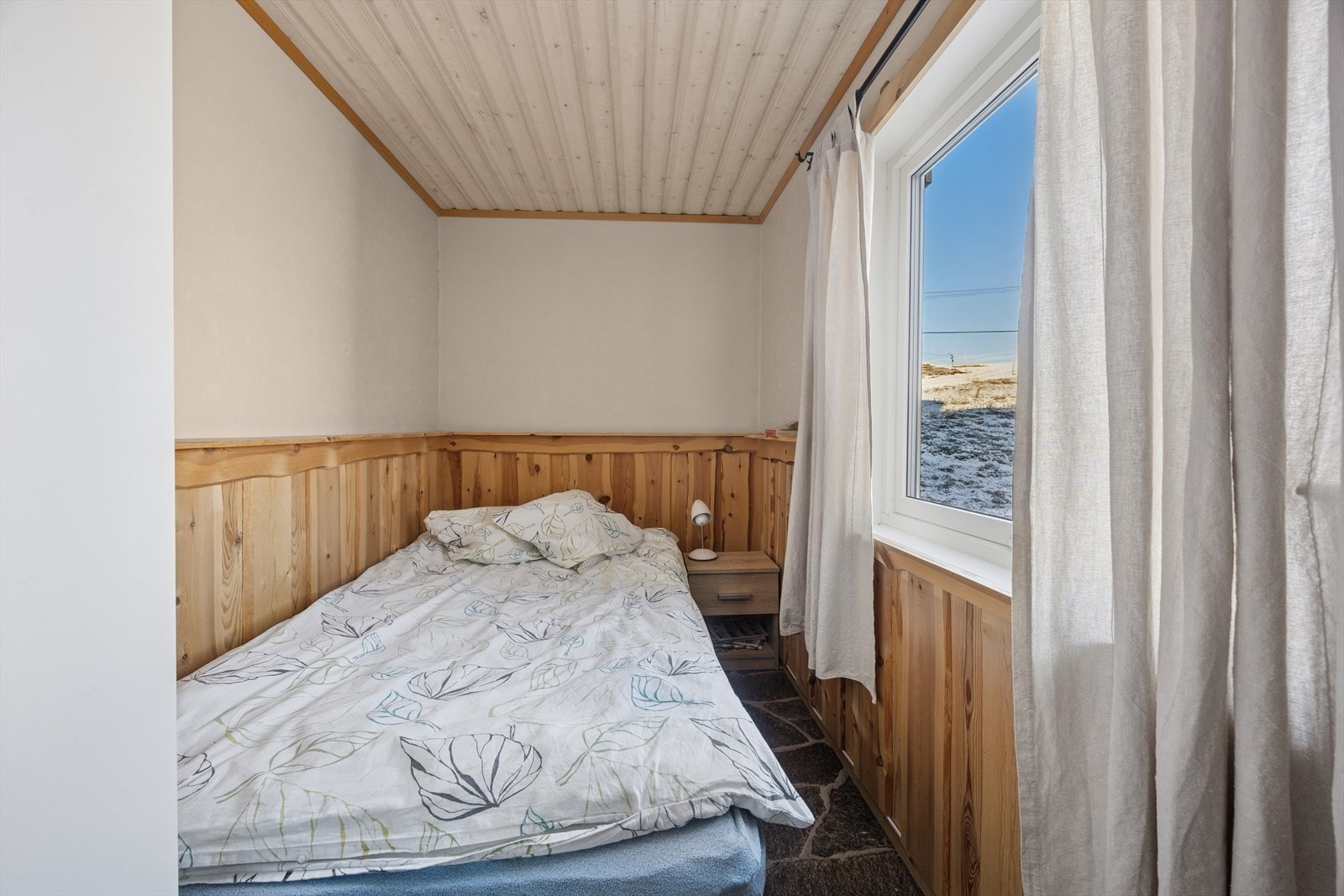 Soverom II - Det andre soverommet er noe mindre, men egnet seg utmerket som barnerom eller gjesterom Galleribilde